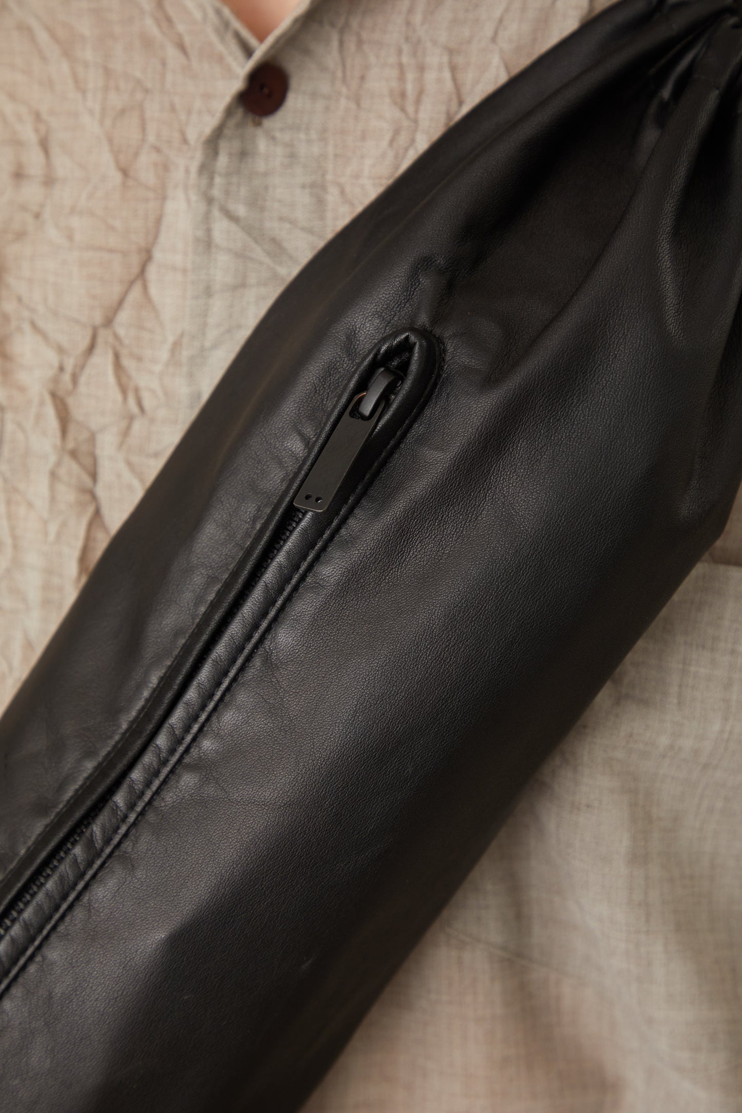 i'm here : " TUBE " LEATHER BAG :