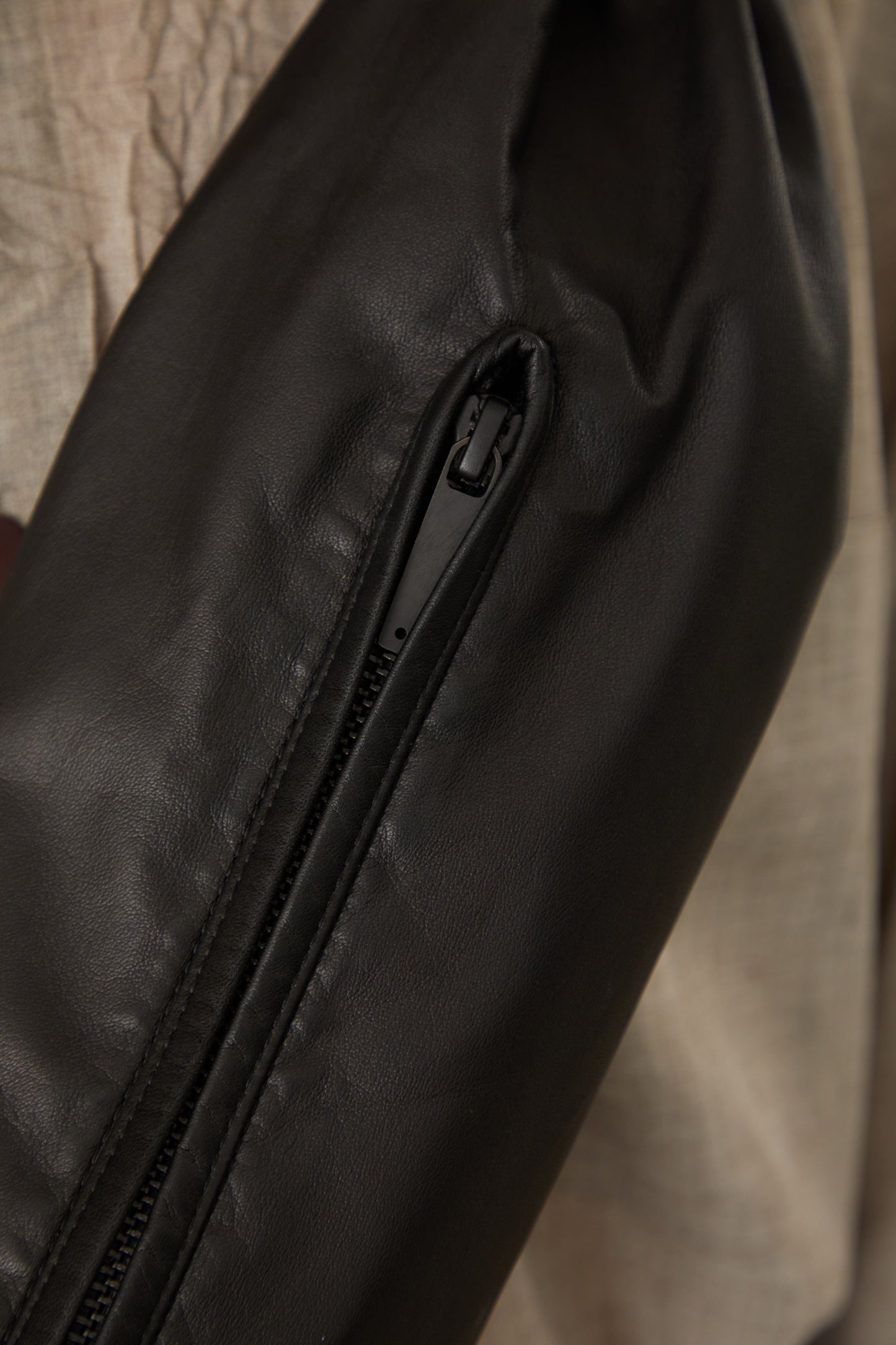 i'm here : " TUBE " LEATHER BAG :