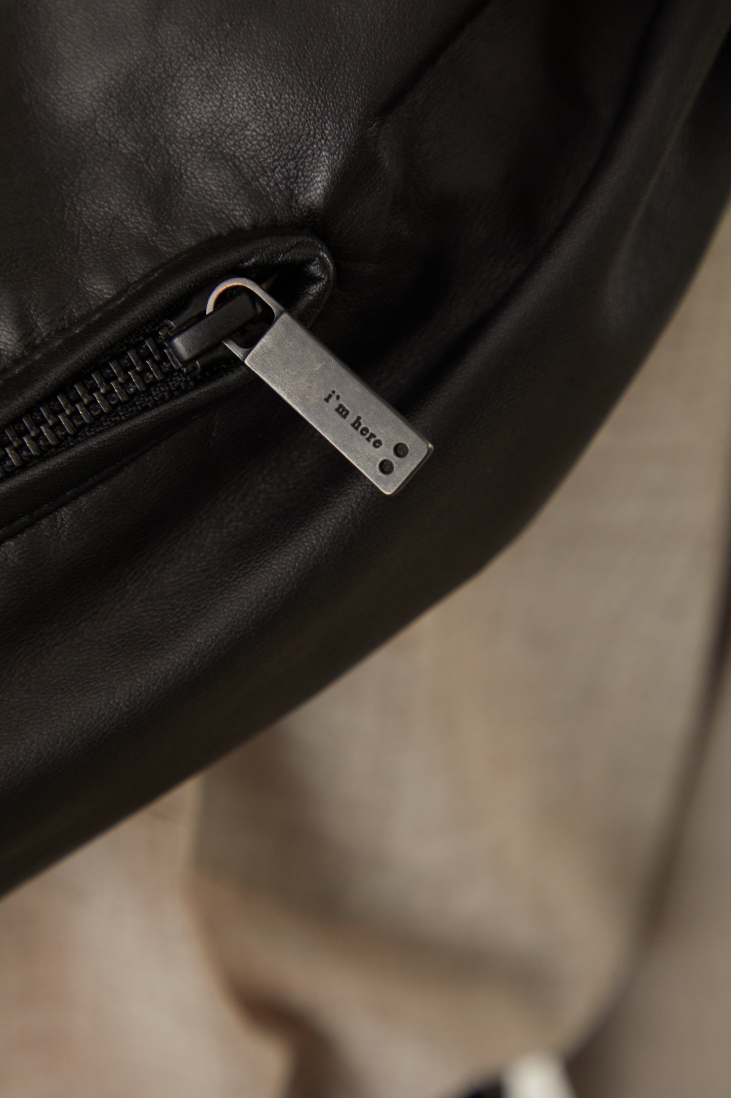 i'm here : " TUBE " LEATHER BAG :