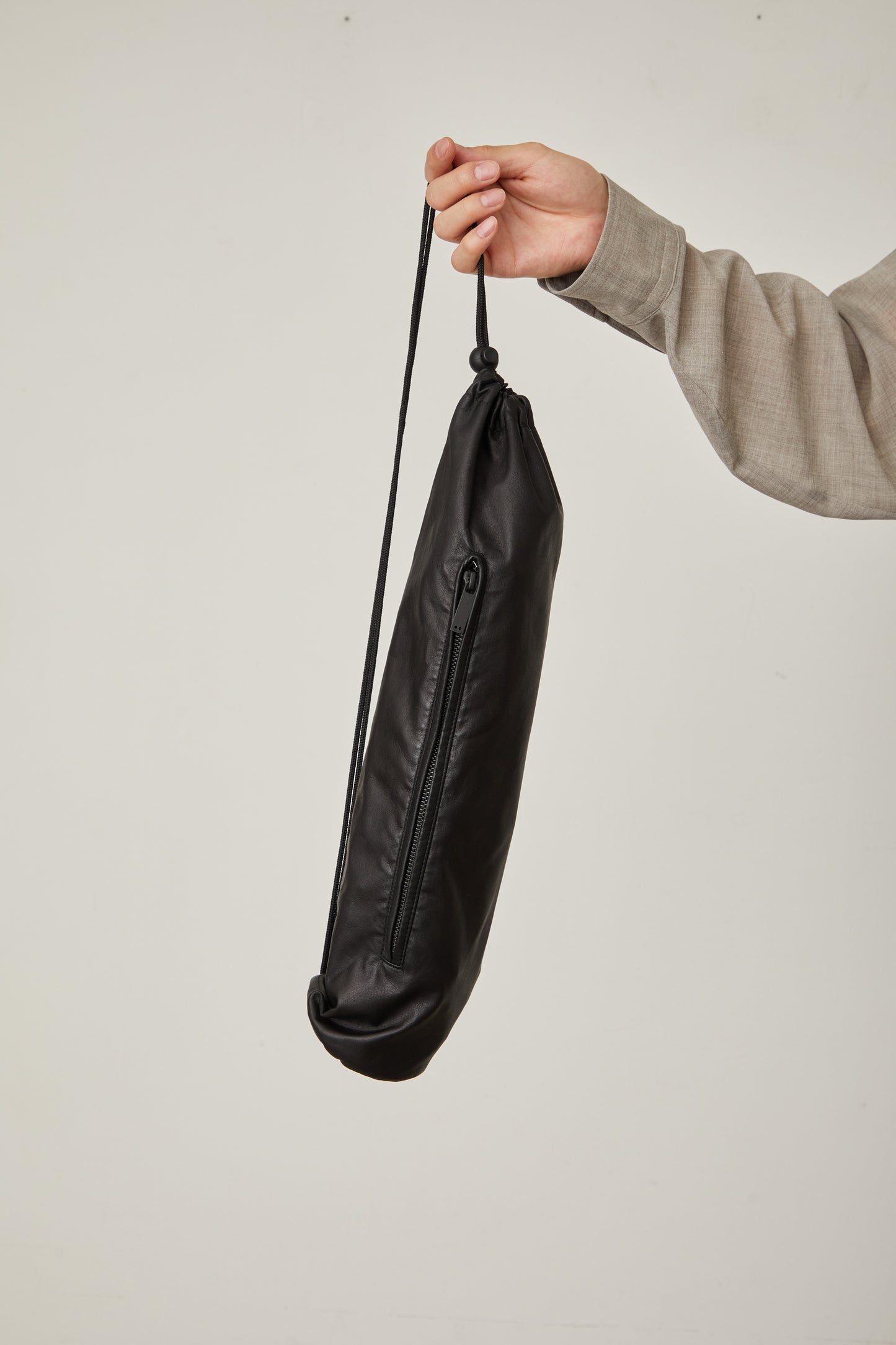 i'm here : " TUBE " LEATHER BAG :