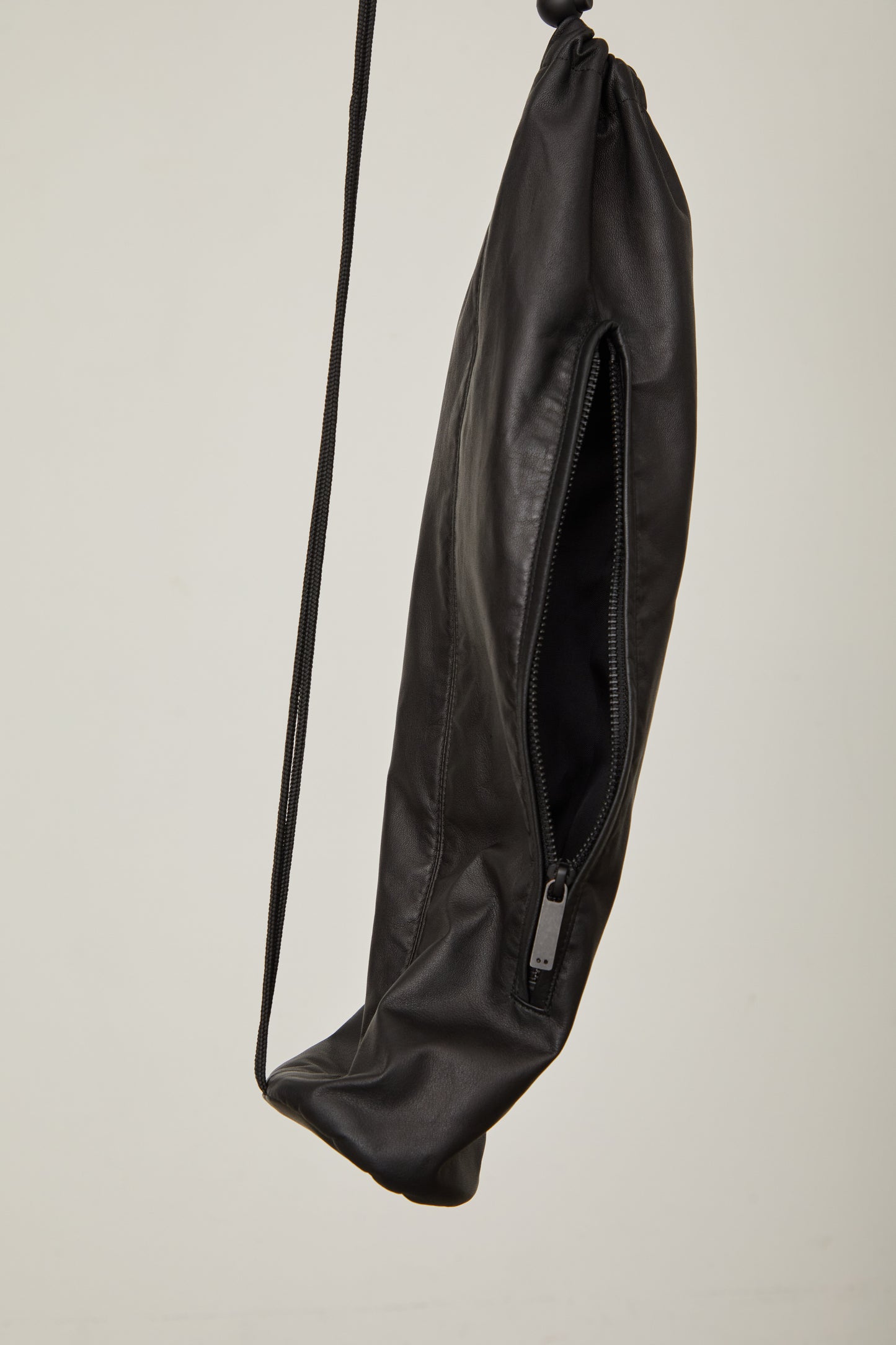 i'm here : " TUBE " LEATHER BAG :