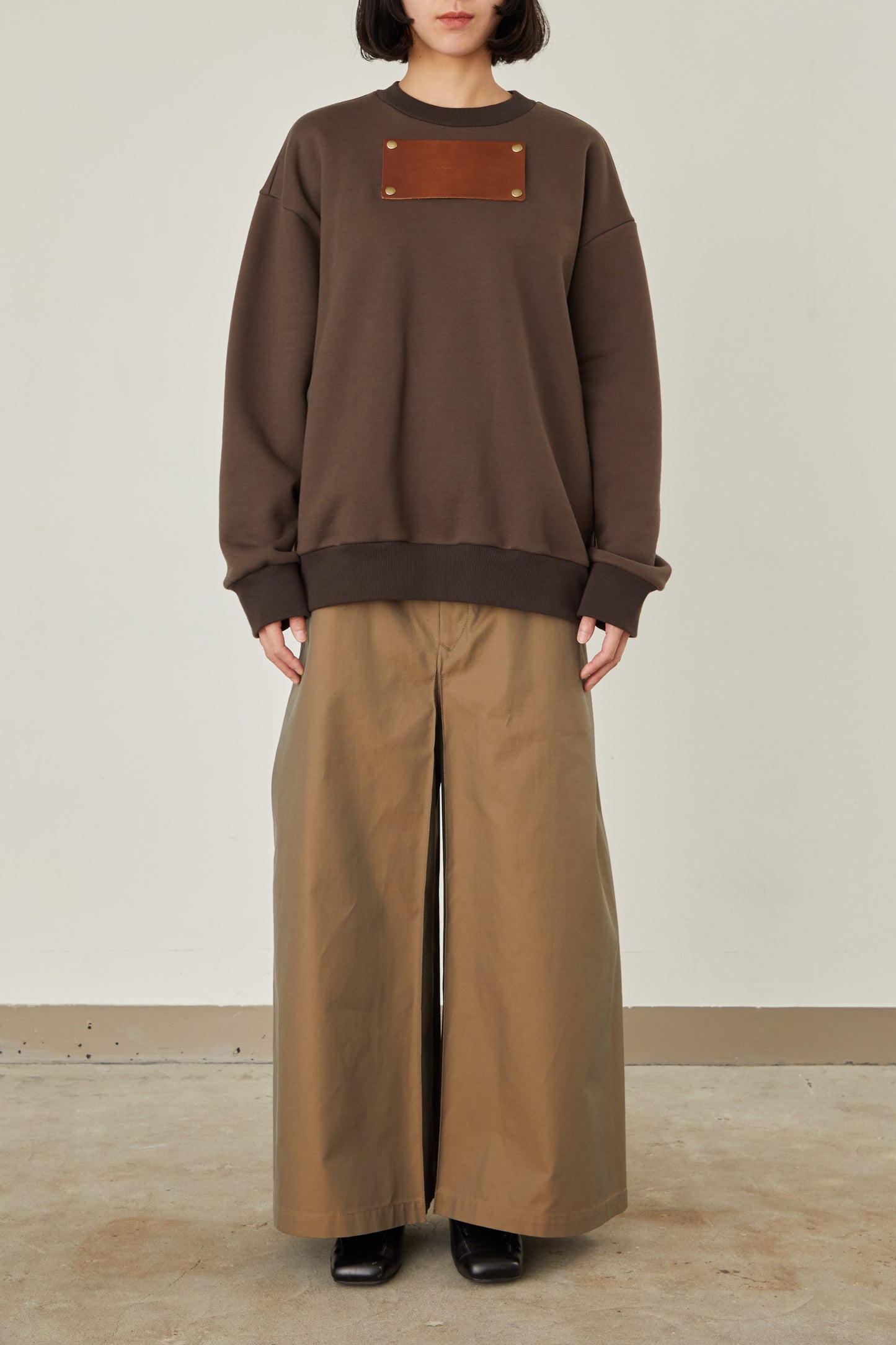 i'm here : LEATHER DOCKING : SWEAT SHIRTS