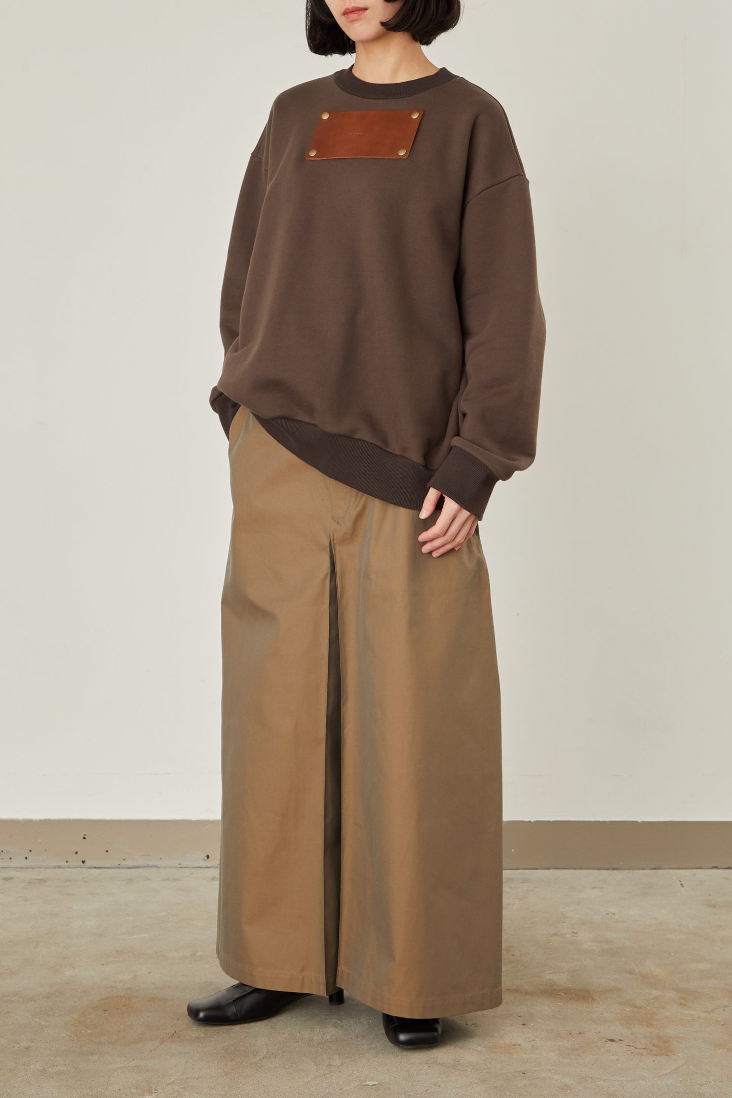 i'm here : LEATHER DOCKING : SWEAT SHIRTS