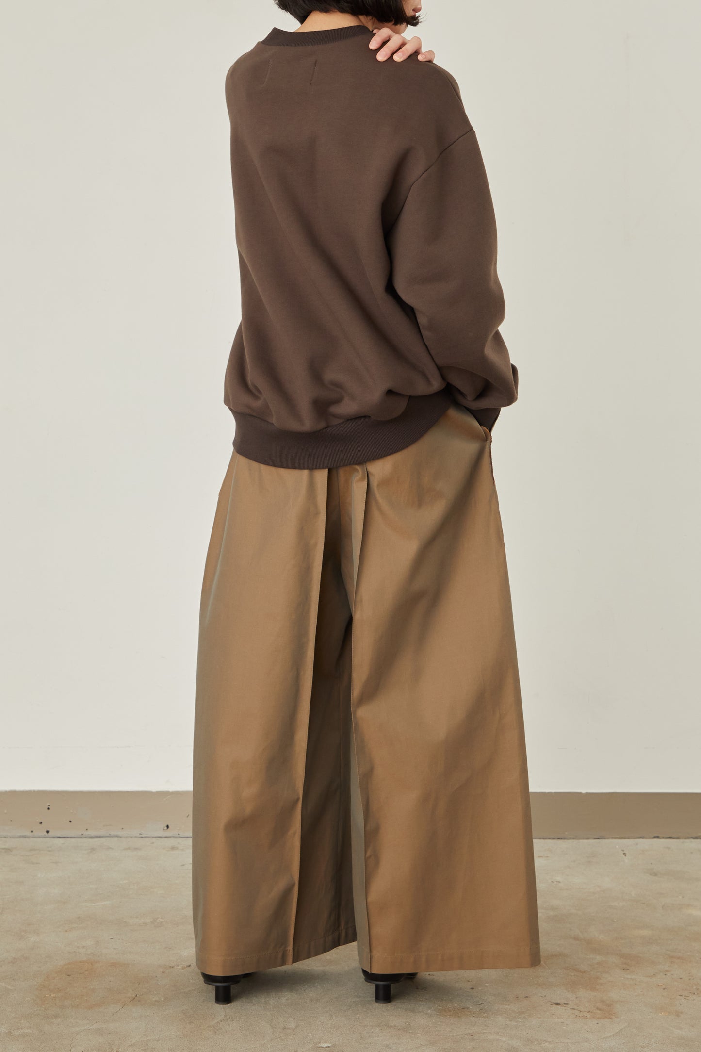 i'm here : LEATHER DOCKING : SWEAT SHIRTS