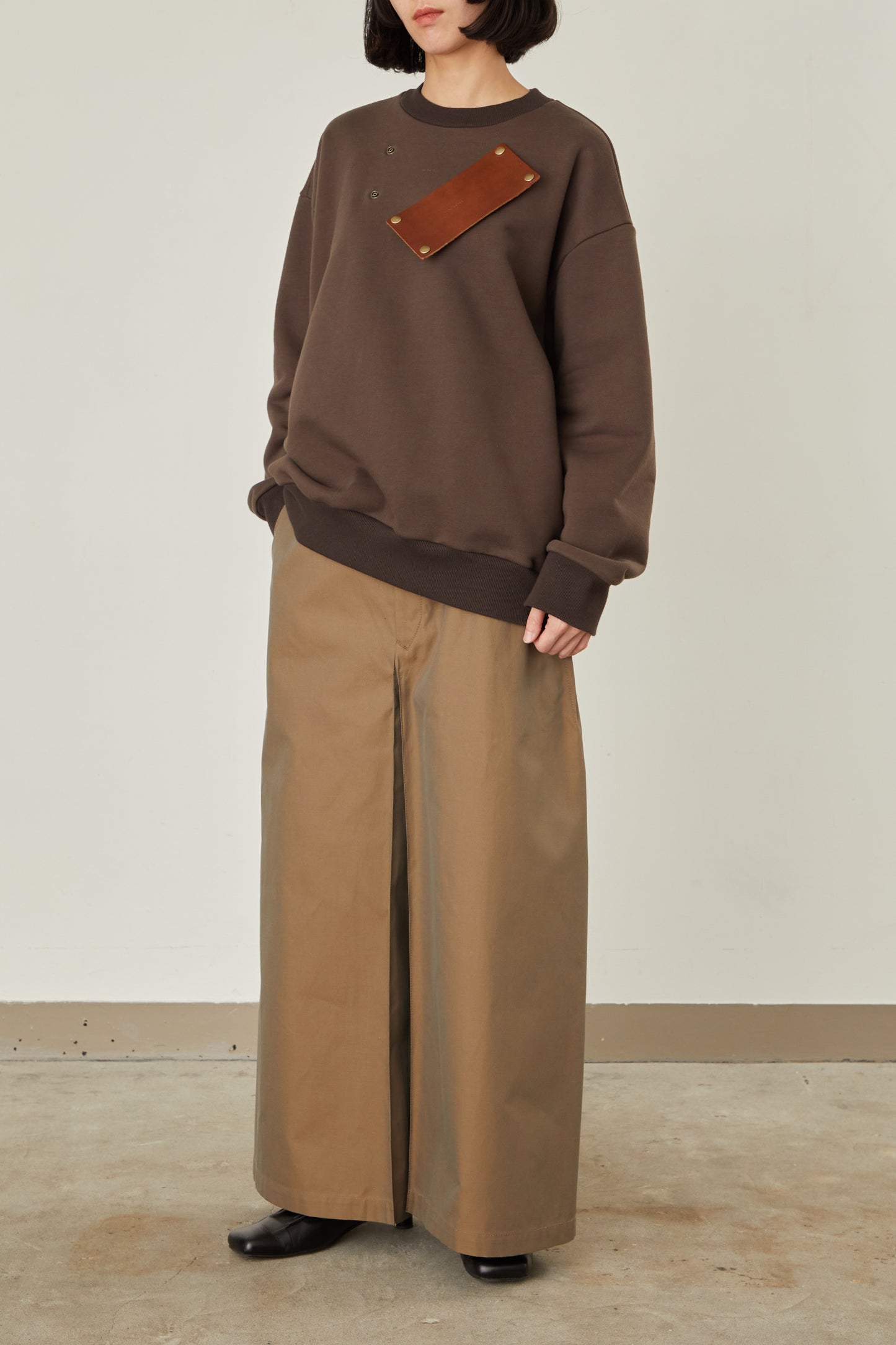 i'm here : LEATHER DOCKING : SWEAT SHIRTS