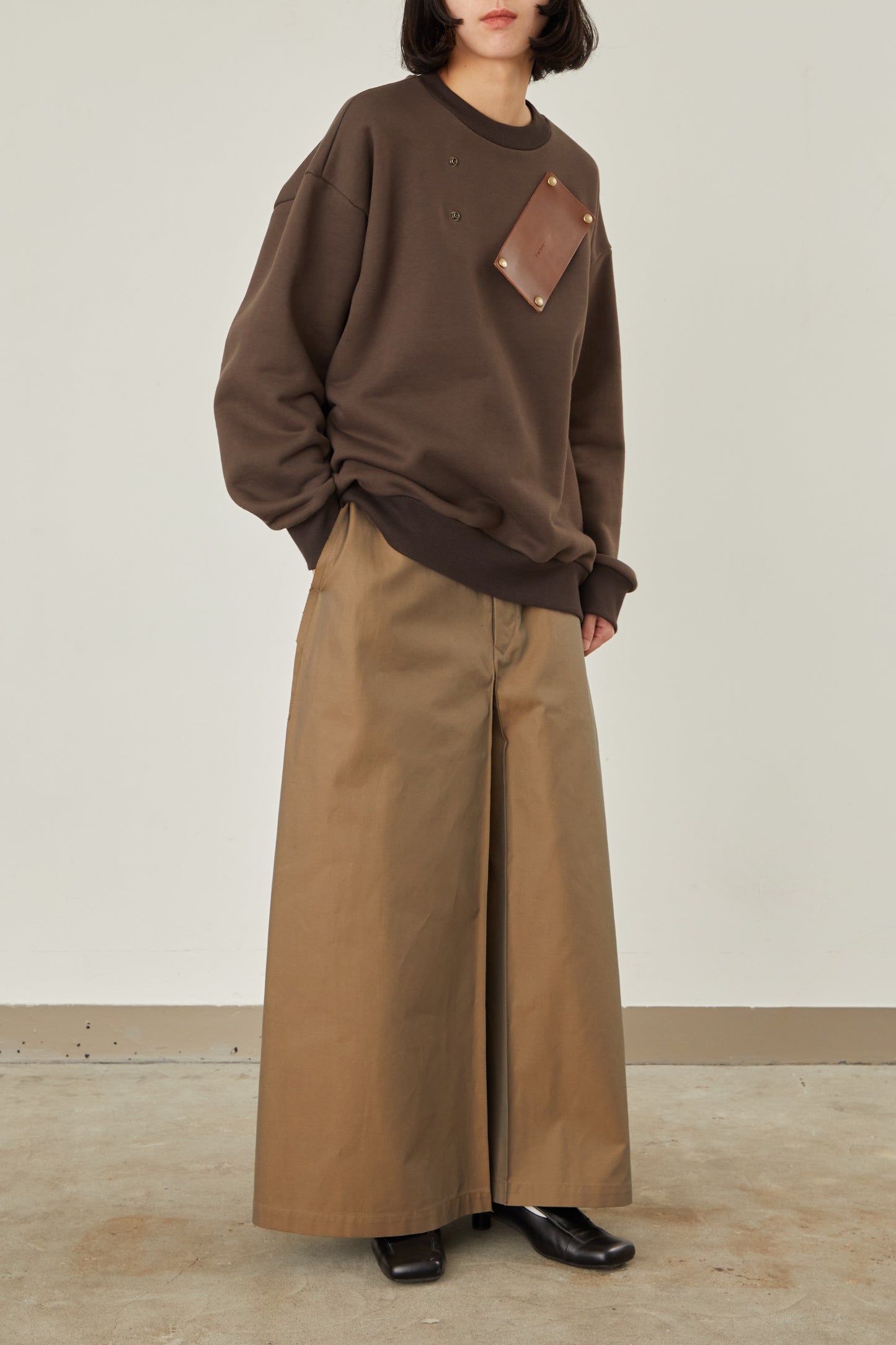 i'm here : LEATHER DOCKING : SWEAT SHIRTS
