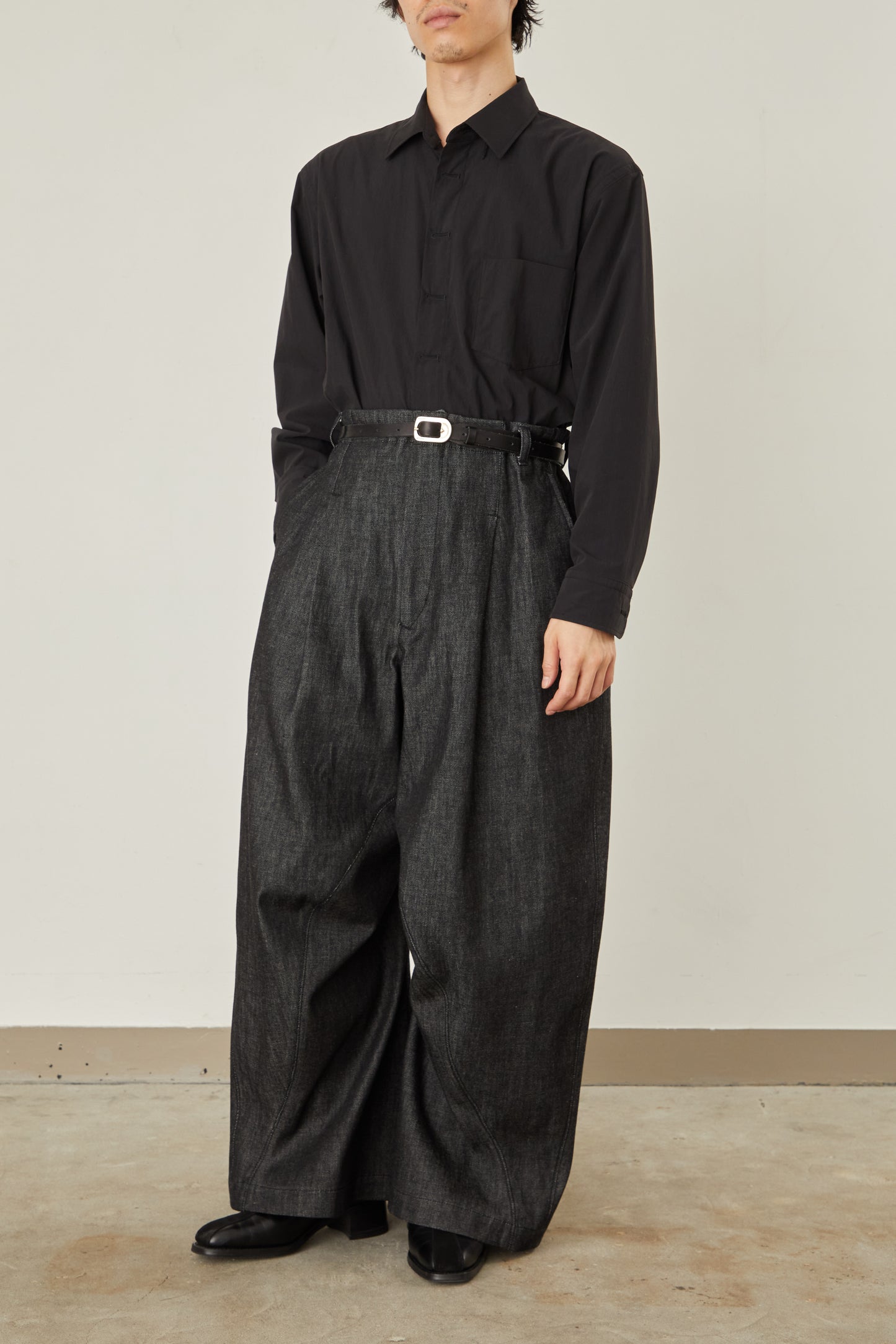 i'm here : " He is twisted " DENIM PANTS :