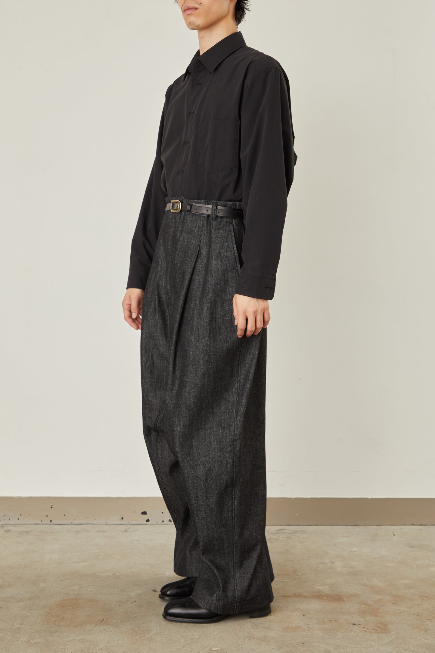i'm here : " He is twisted " DENIM PANTS :