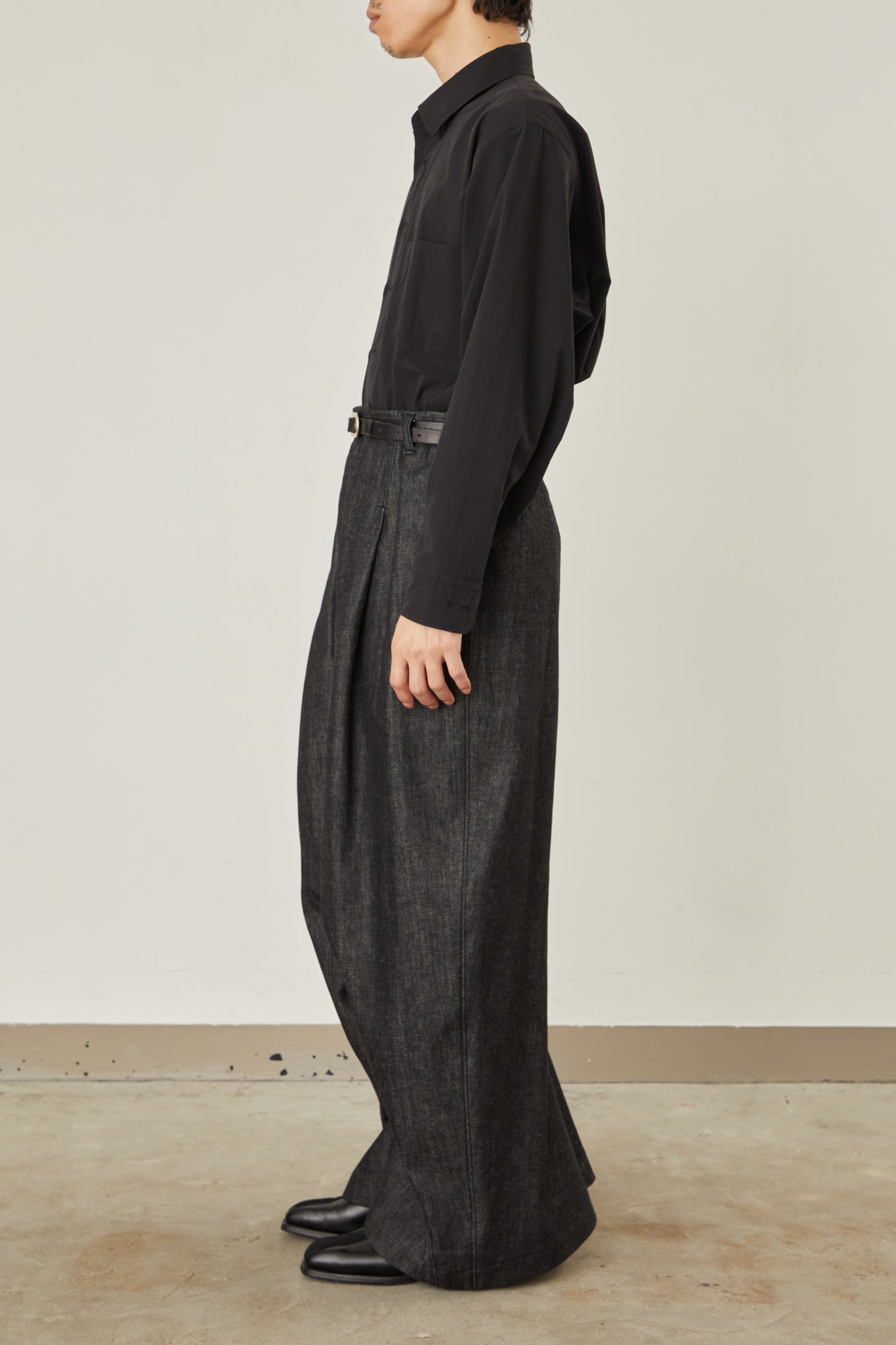 i'm here : " He is twisted " DENIM PANTS :