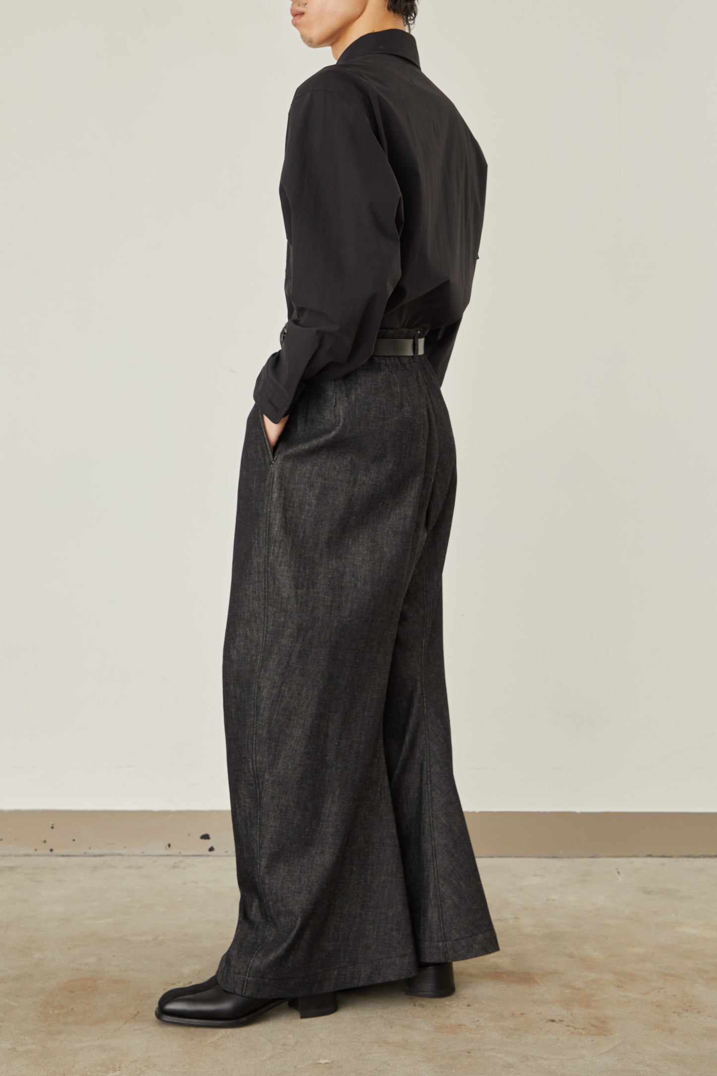i'm here : " He is twisted " DENIM PANTS :