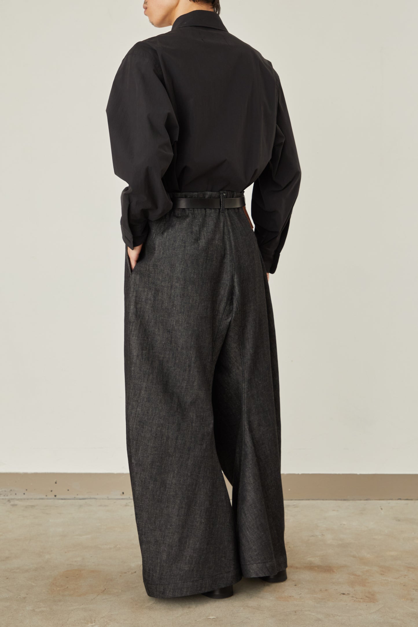 i'm here : " He is twisted " DENIM PANTS :