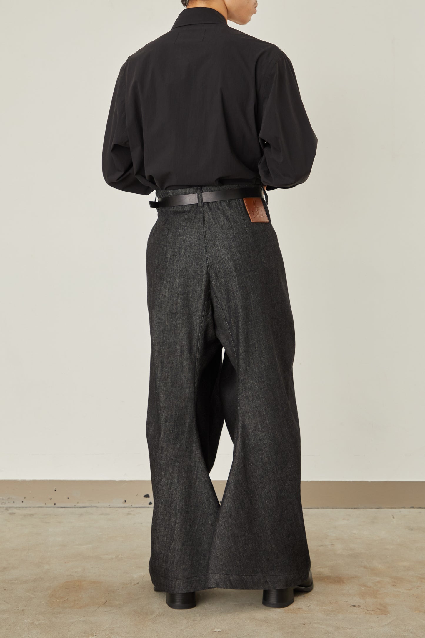 i'm here : " He is twisted " DENIM PANTS :