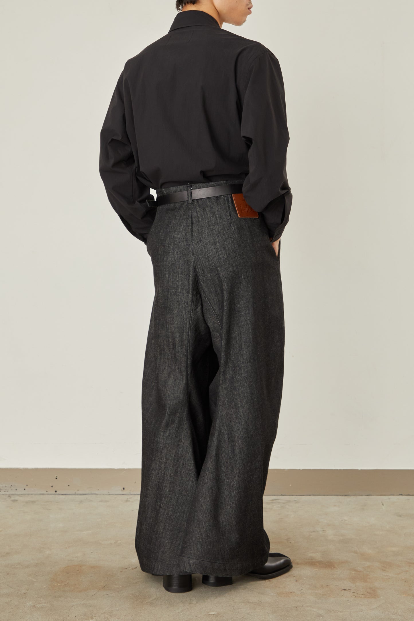 i'm here : " He is twisted " DENIM PANTS :