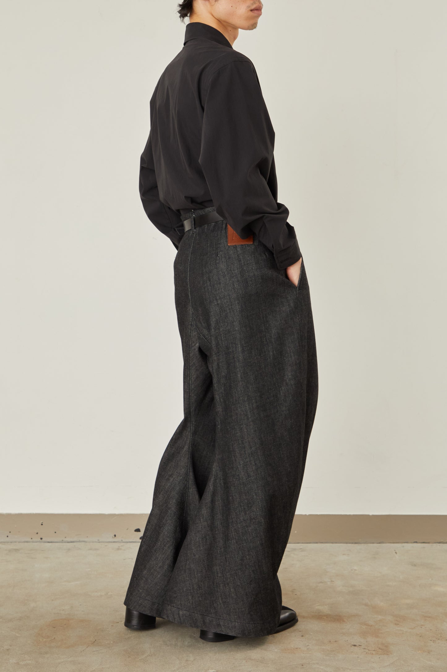 i'm here : " He is twisted " DENIM PANTS :