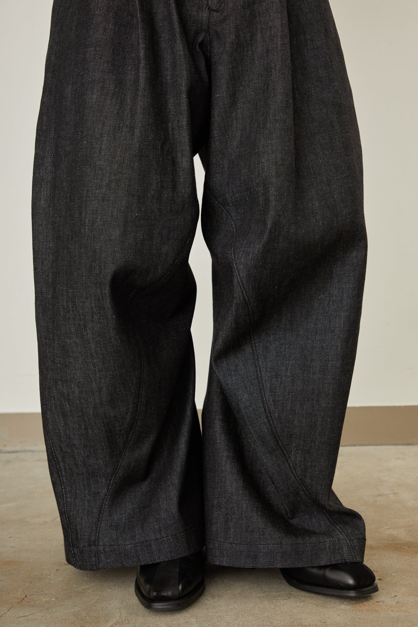 i'm here : " He is twisted " DENIM PANTS :