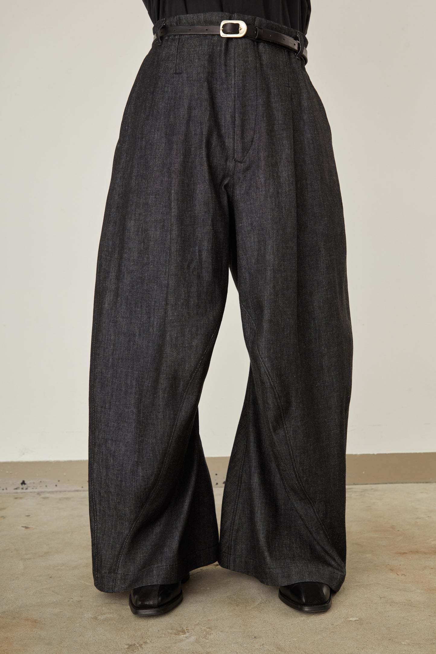 i'm here : " He is twisted " DENIM PANTS :