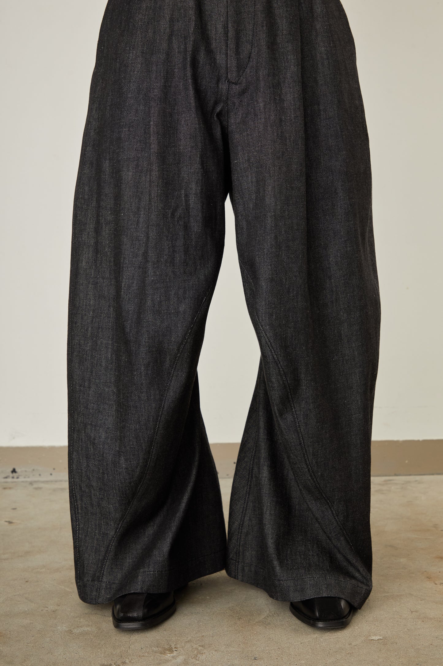 i'm here : " He is twisted " DENIM PANTS :