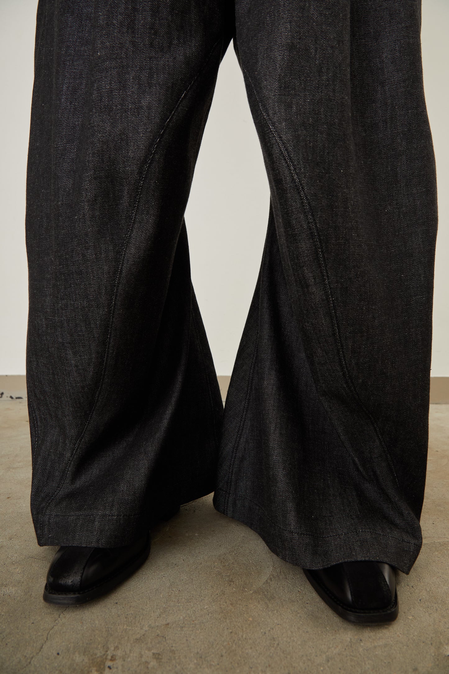 i'm here : " He is twisted " DENIM PANTS :