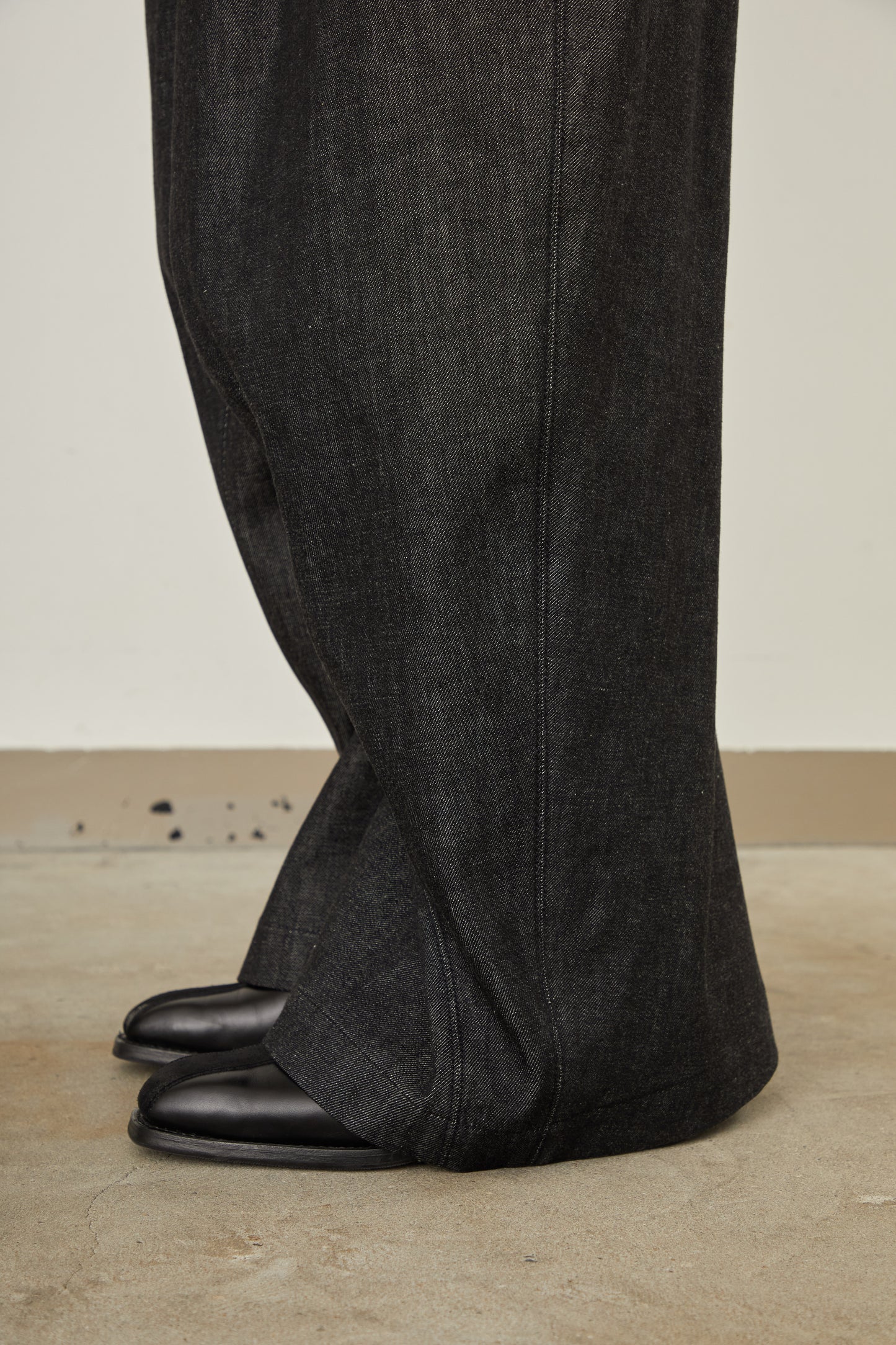 i'm here : " He is twisted " DENIM PANTS :
