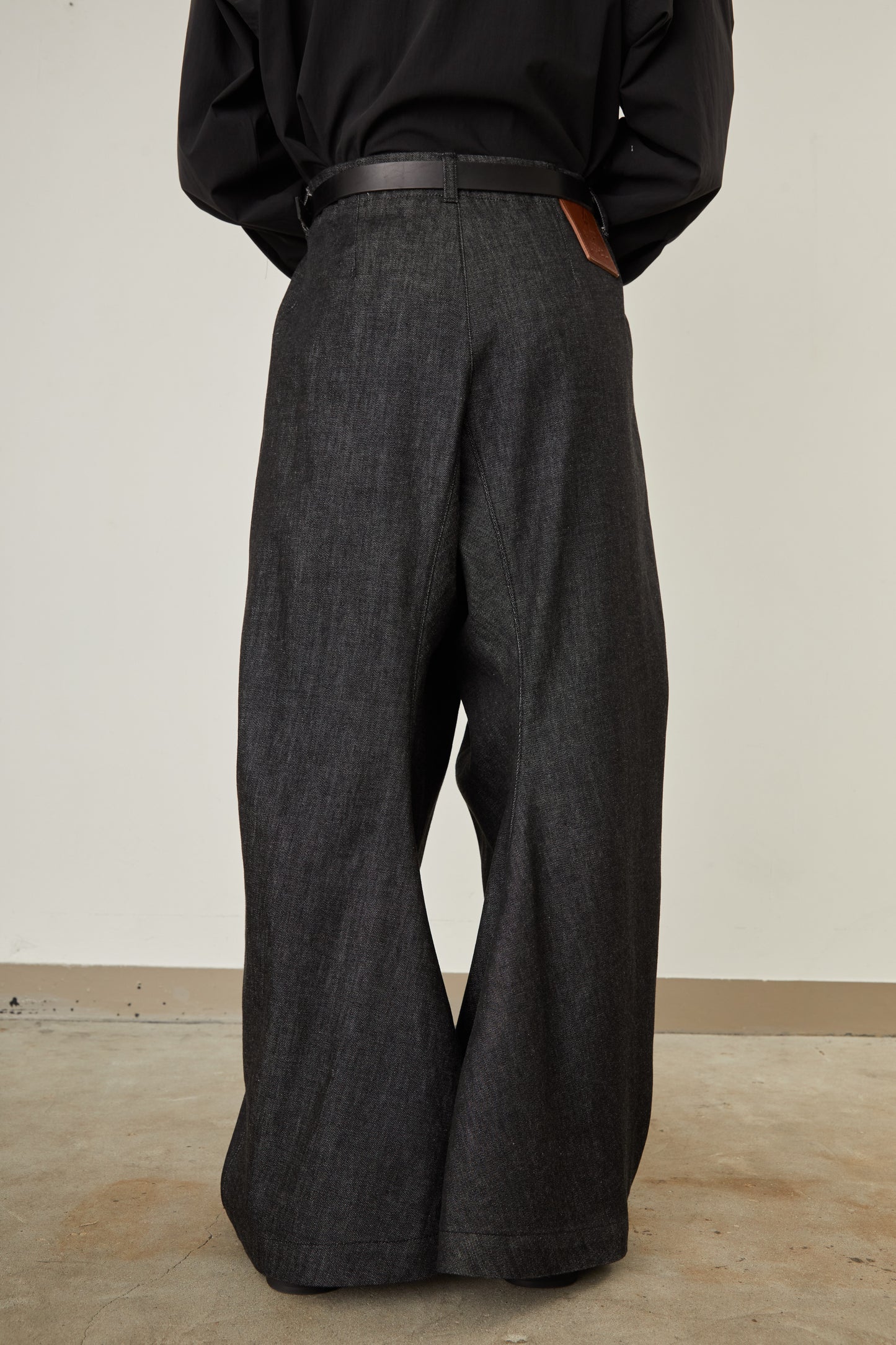 i'm here : " He is twisted " DENIM PANTS :