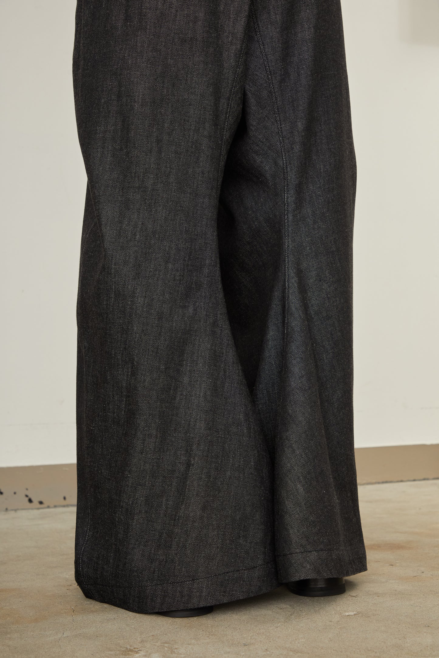 i'm here : " He is twisted " DENIM PANTS :