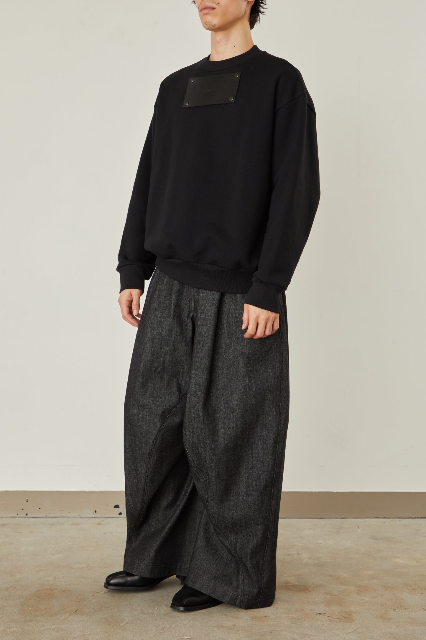 i'm here : LEATHER DOCKING : SWEAT SHIRTS