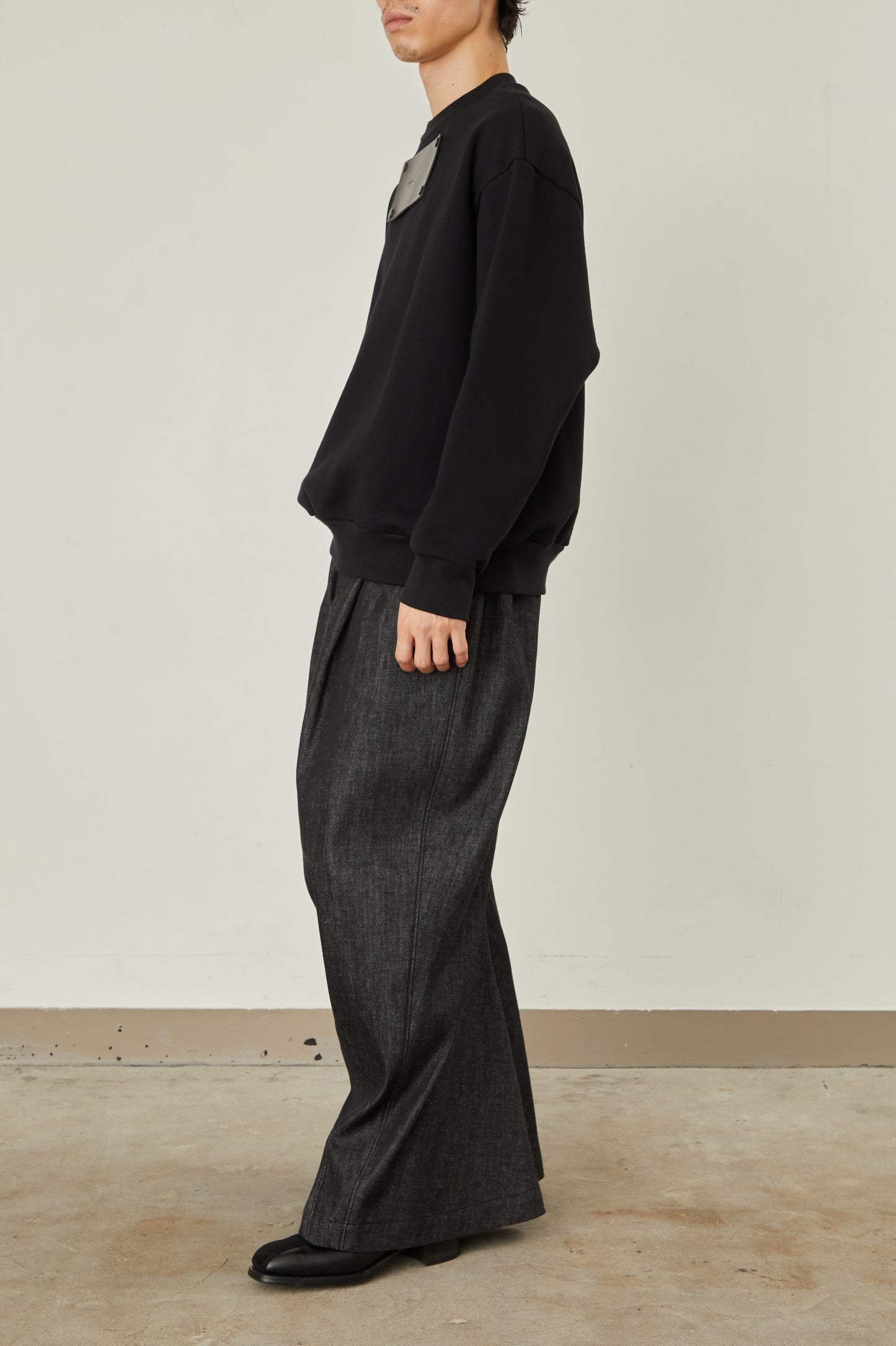 i'm here : LEATHER DOCKING : SWEAT SHIRTS