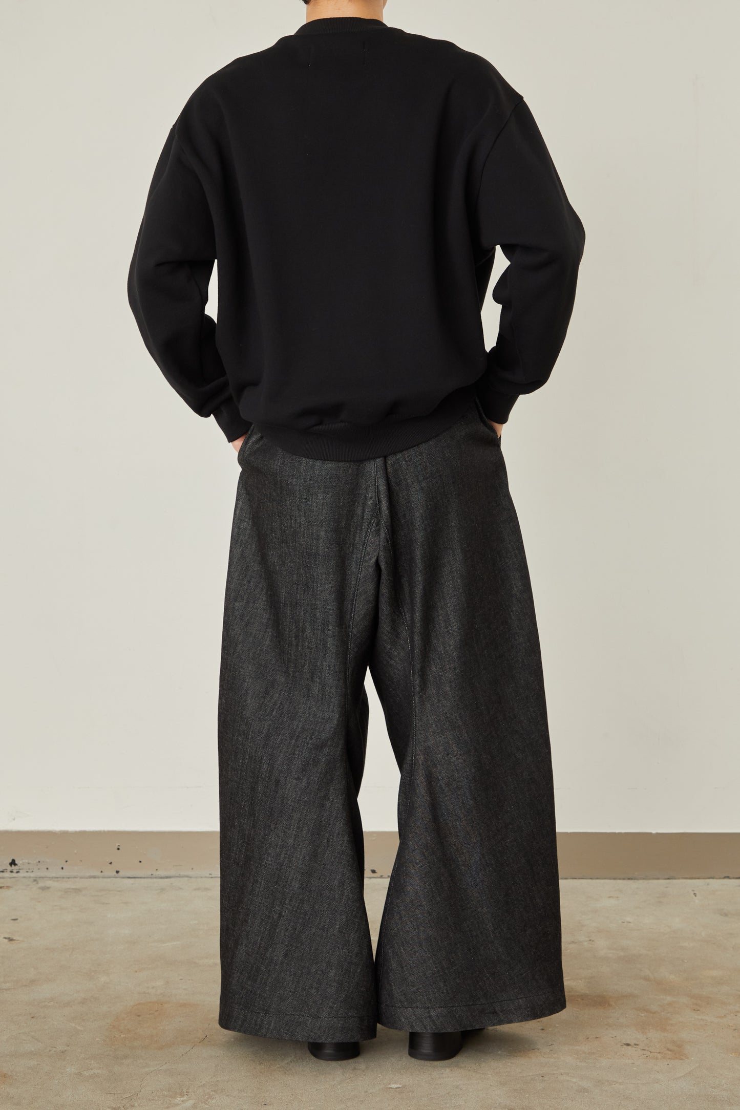i'm here : LEATHER DOCKING : SWEAT SHIRTS