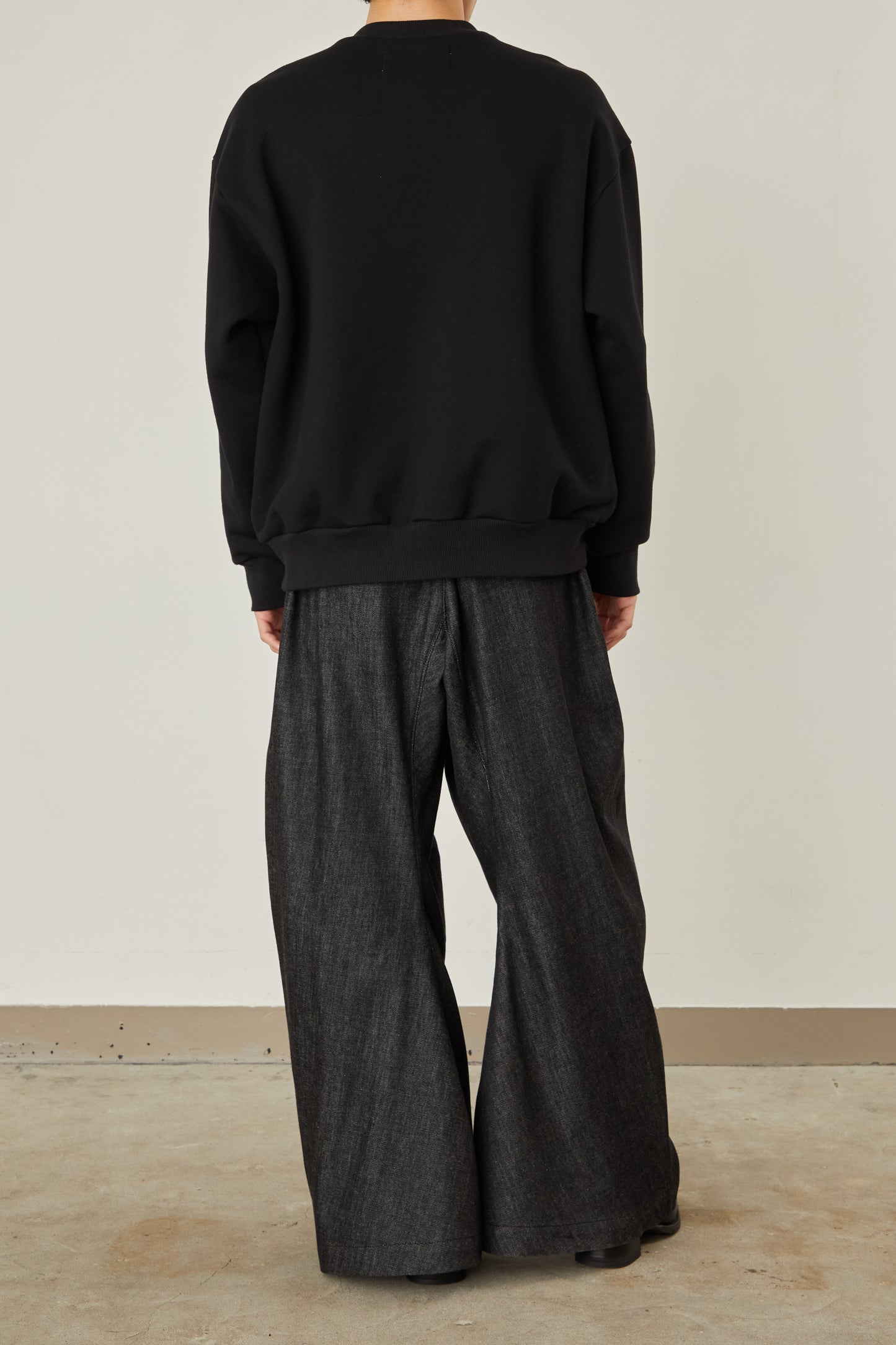 i'm here : LEATHER DOCKING : SWEAT SHIRTS