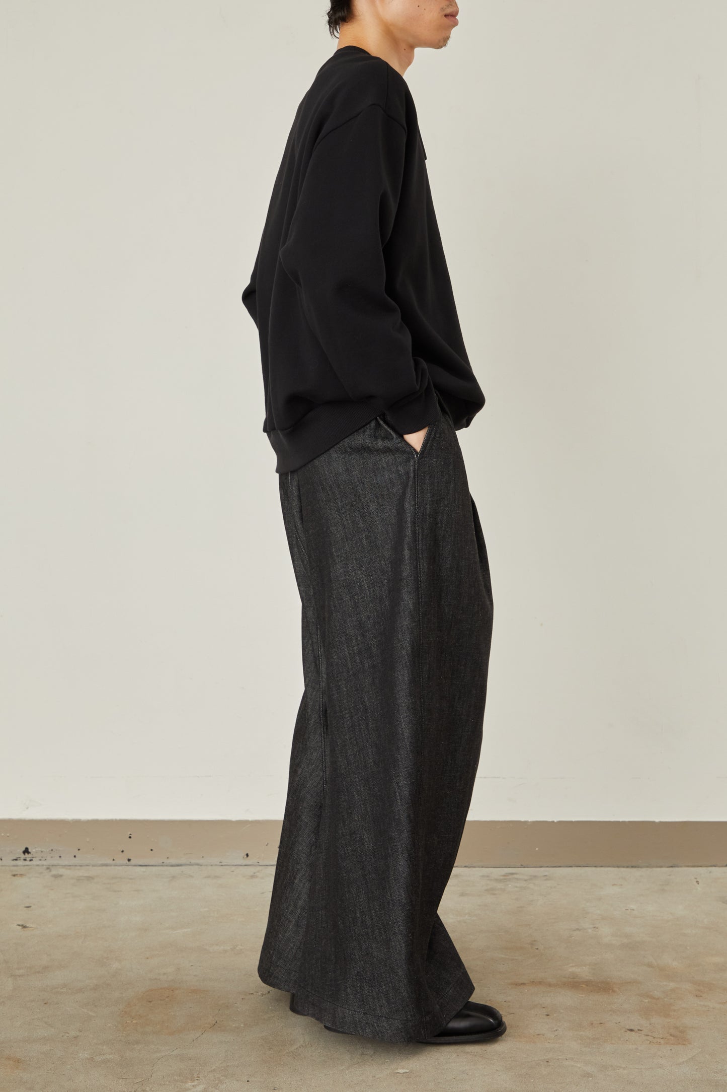 i'm here : LEATHER DOCKING : SWEAT SHIRTS