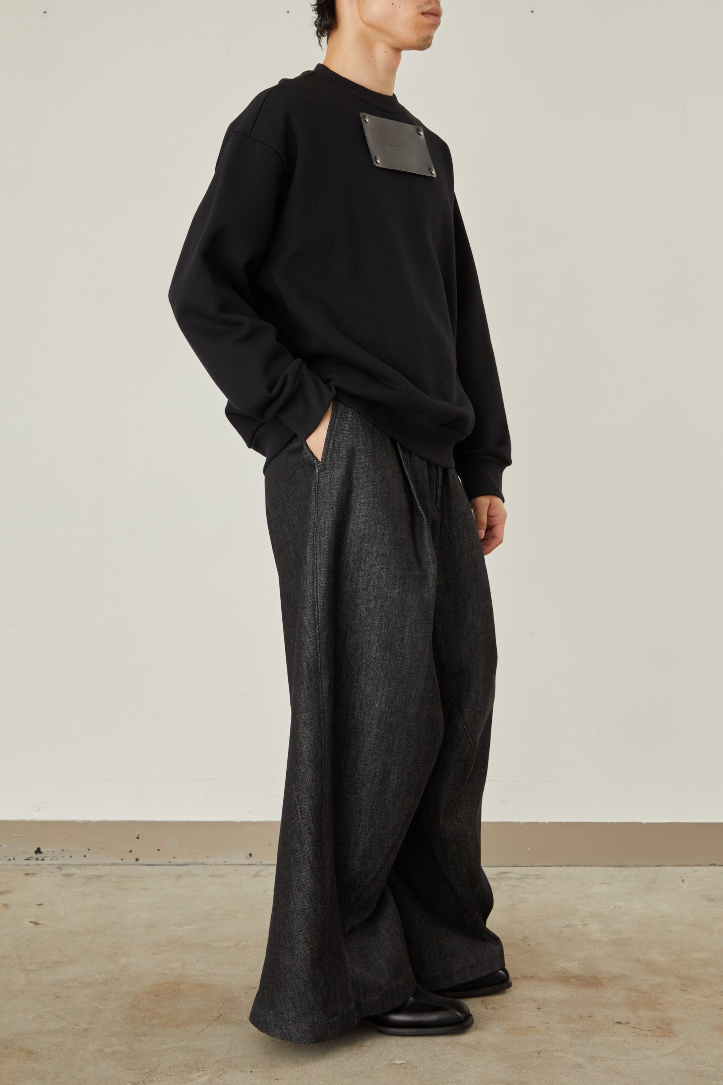 i'm here : LEATHER DOCKING : SWEAT SHIRTS
