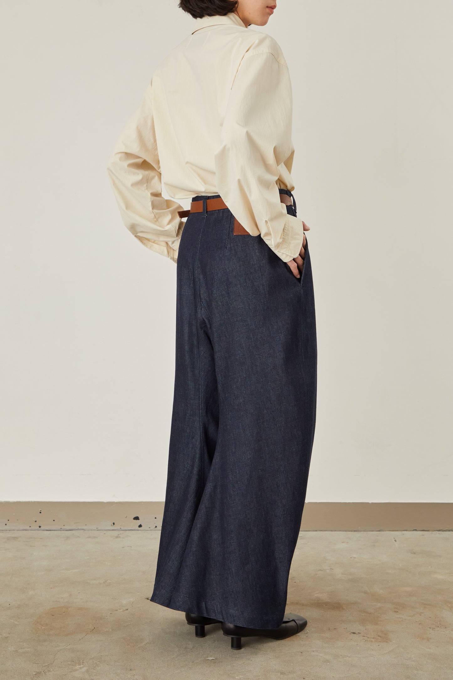 i'm here : " He is twisted " DENIM PANTS :