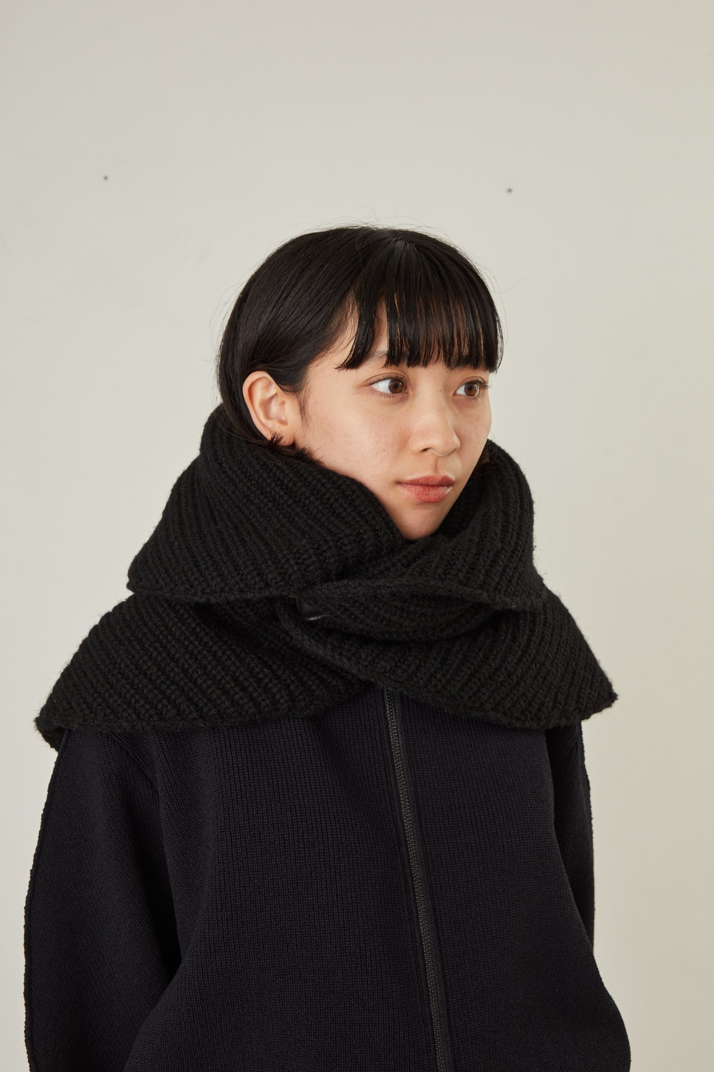i'm here : " Crepe " KNIT SNOOD :