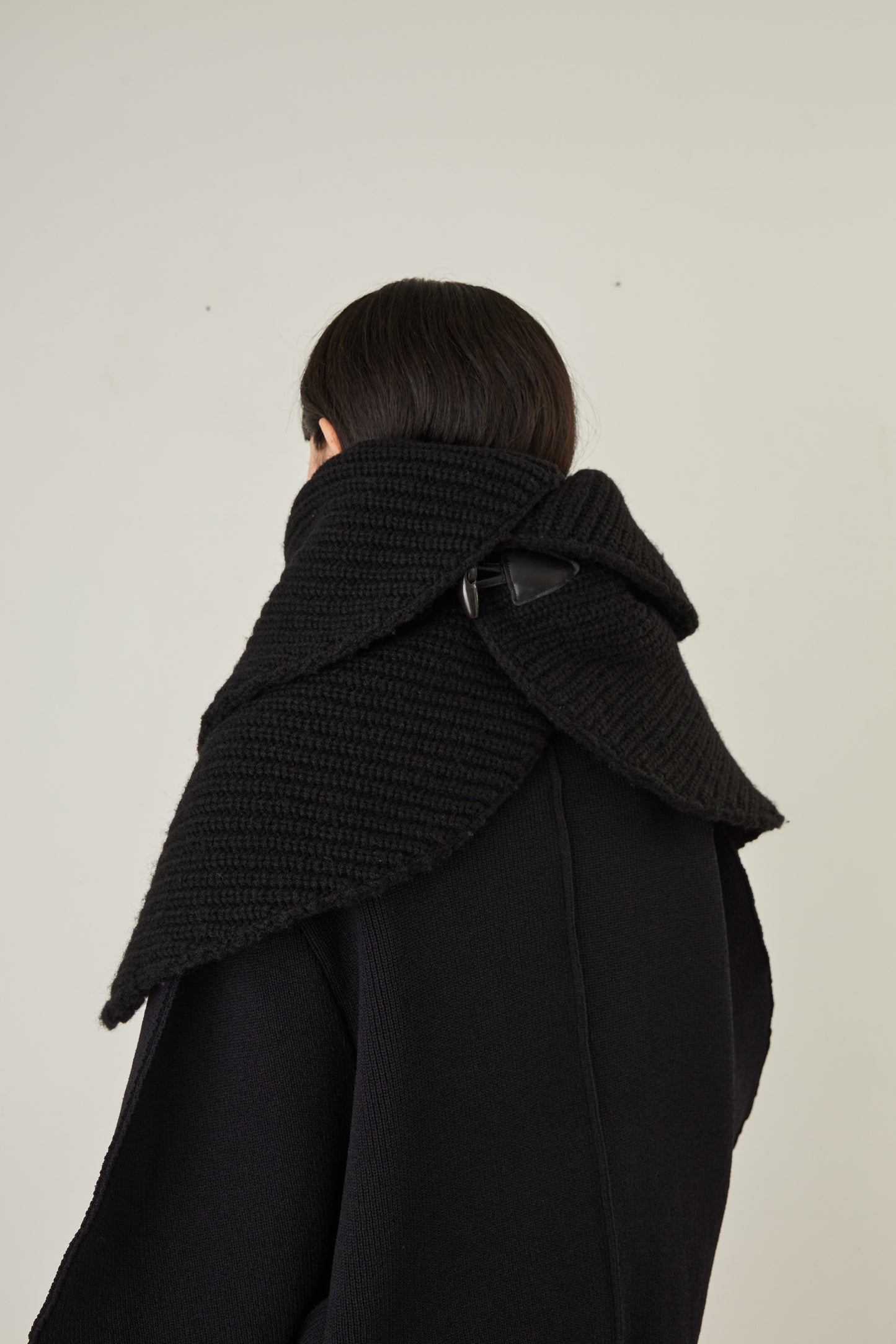 i'm here : " Crepe " KNIT SNOOD :