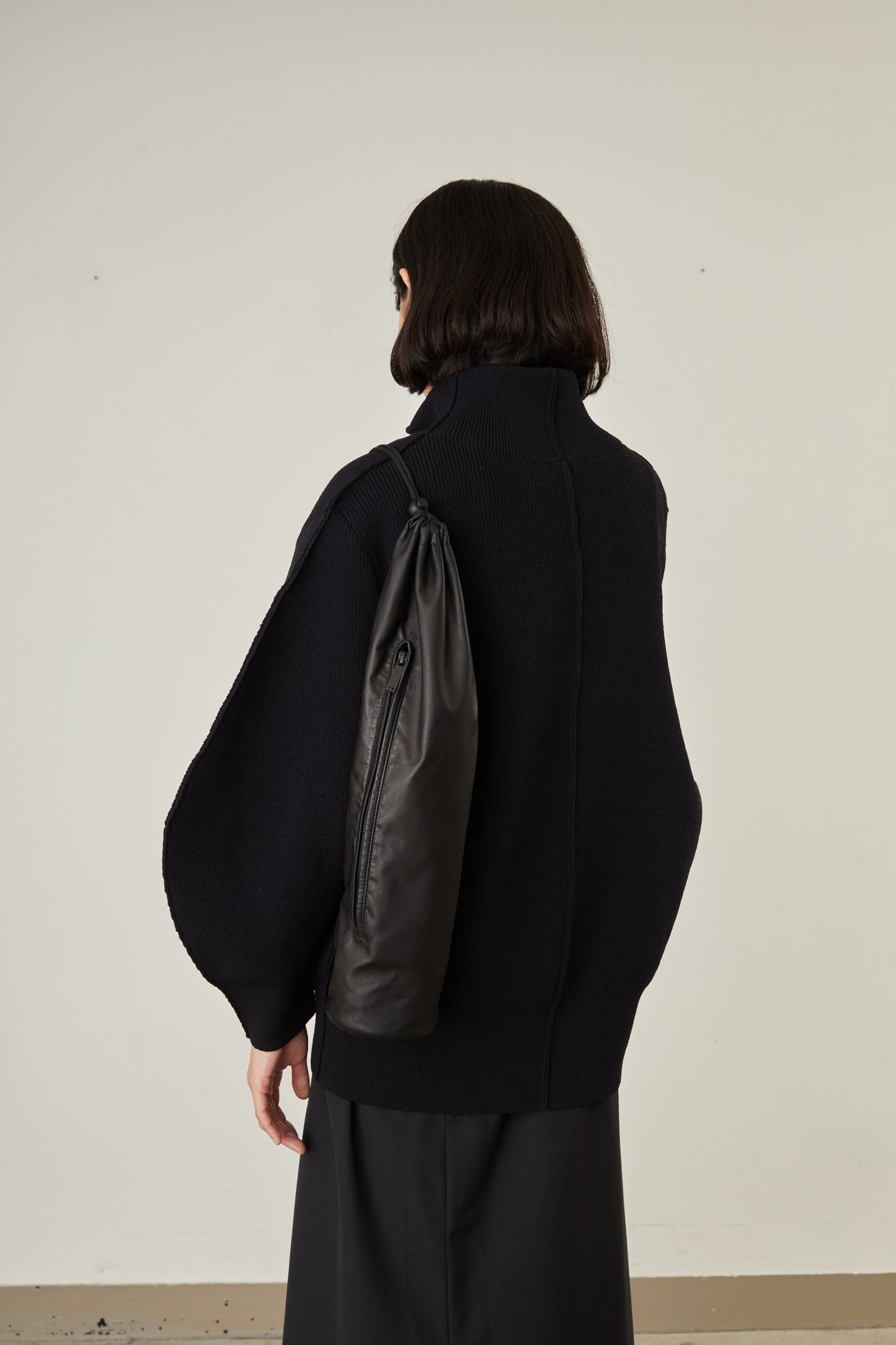 i'm here : " TUBE " LEATHER BAG :