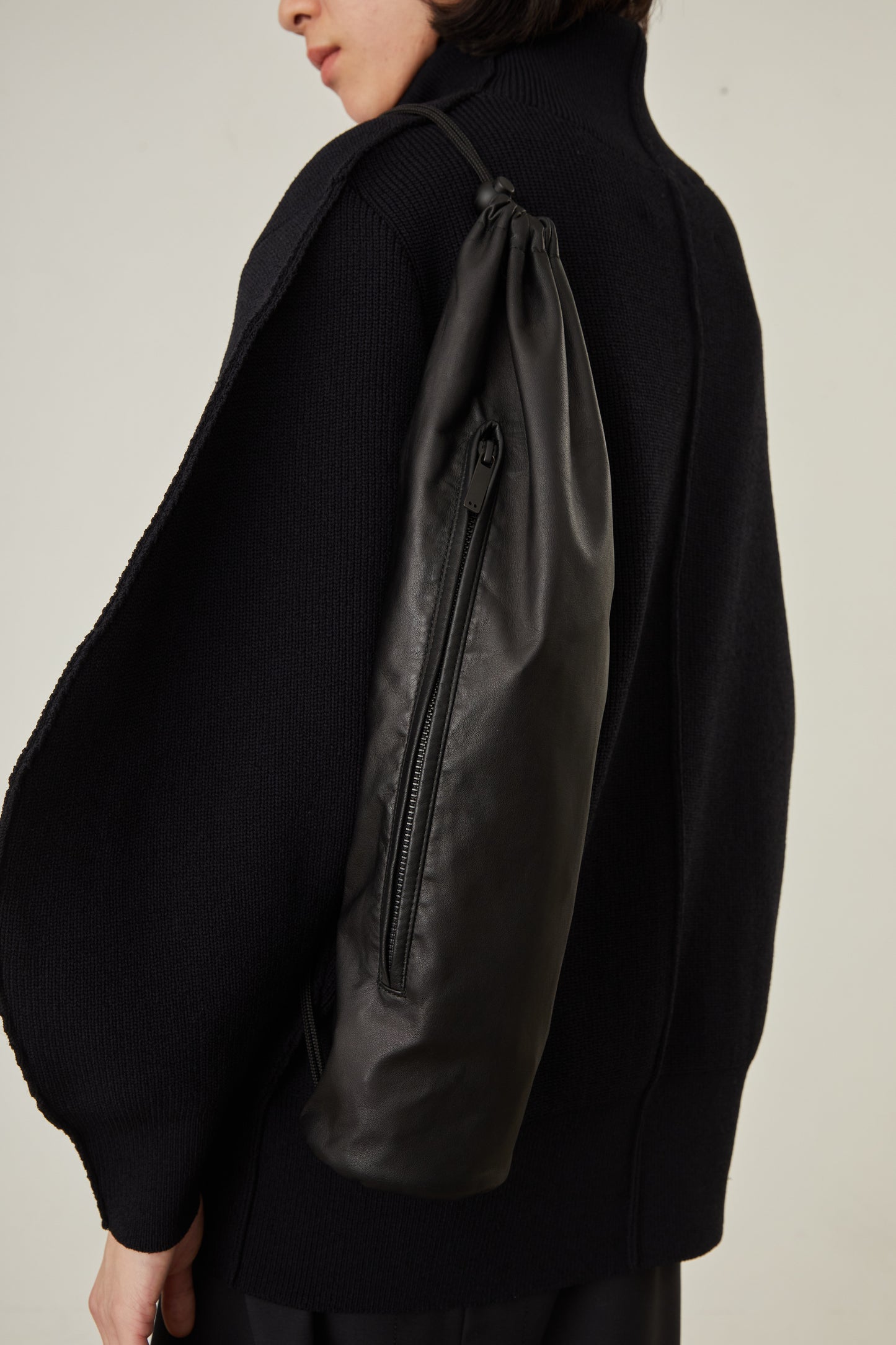 i'm here : " TUBE " LEATHER BAG :