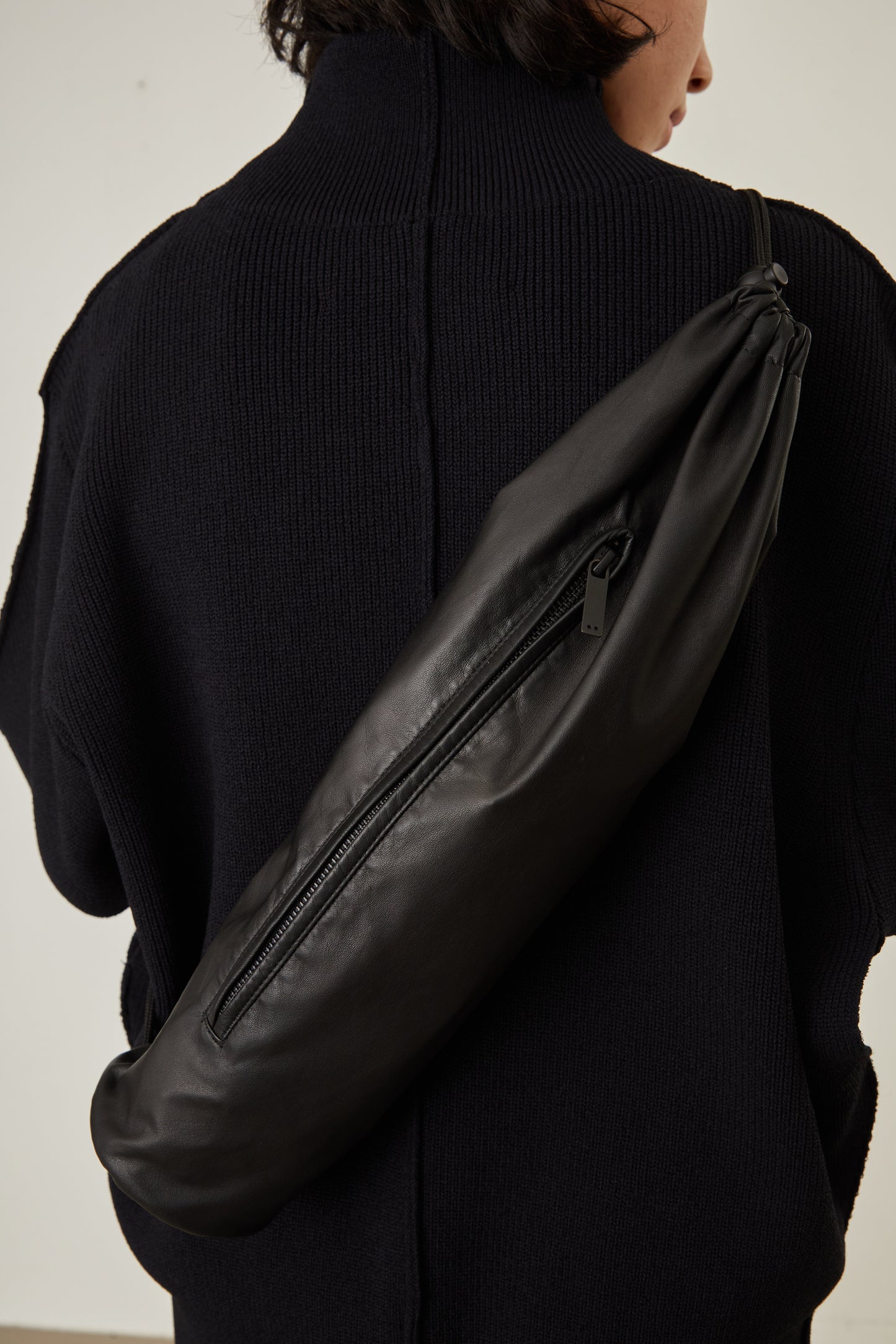 i'm here : " TUBE " LEATHER BAG :