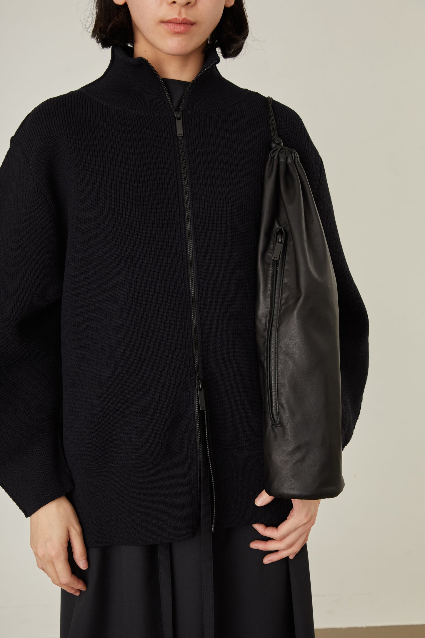 i'm here : " TUBE " LEATHER BAG :