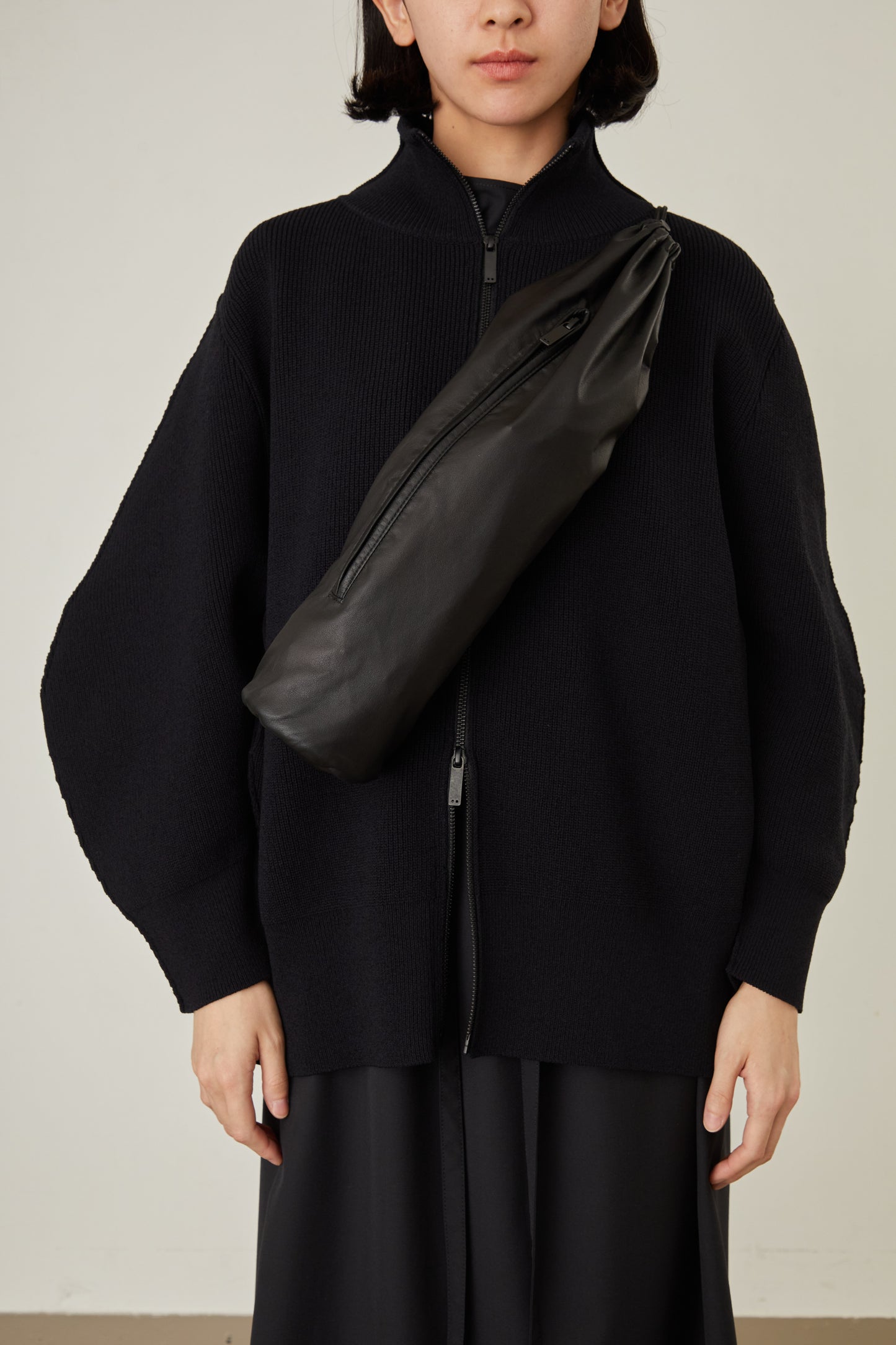 i'm here : " TUBE " LEATHER BAG :