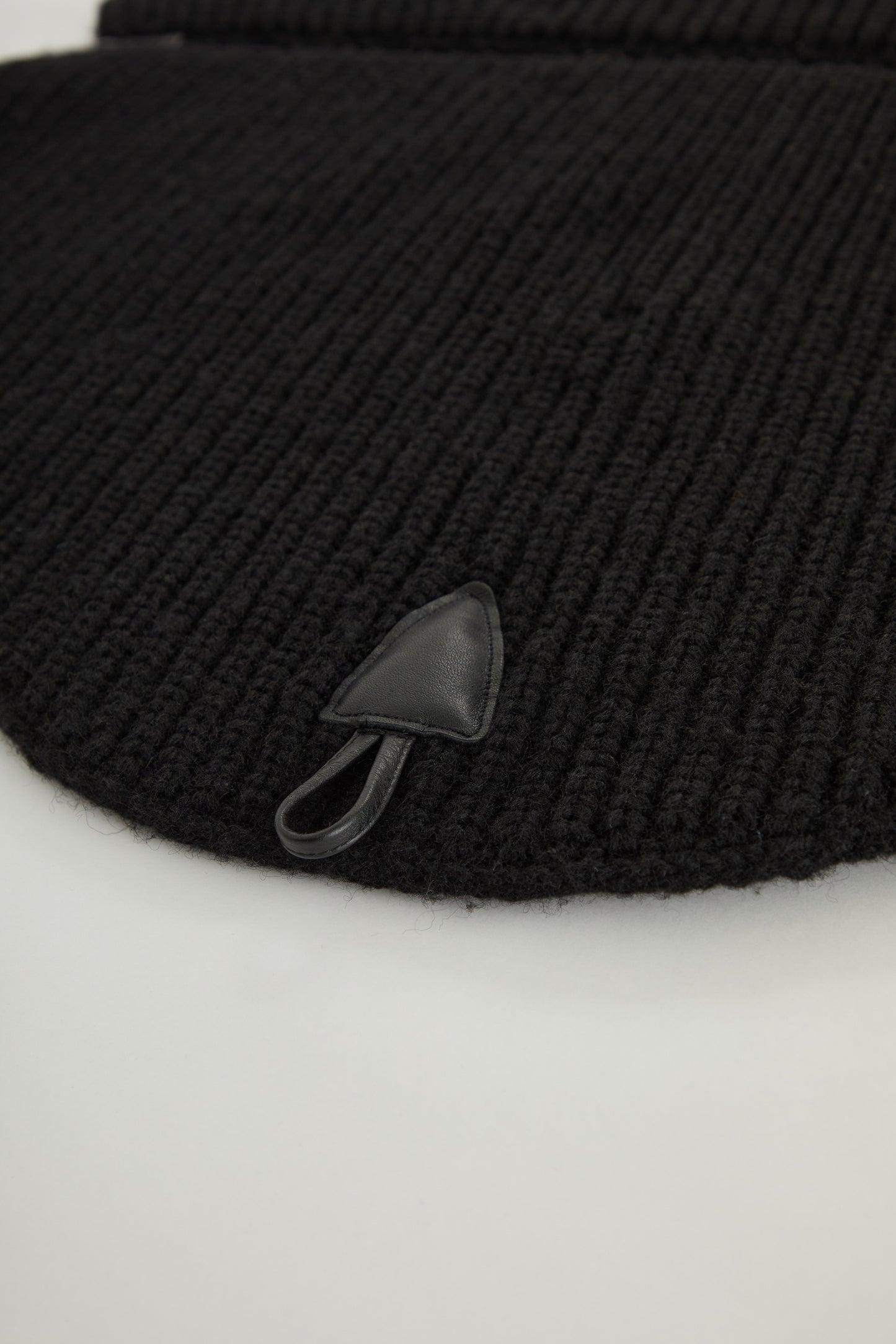 i'm here : " Crepe " KNIT SNOOD :