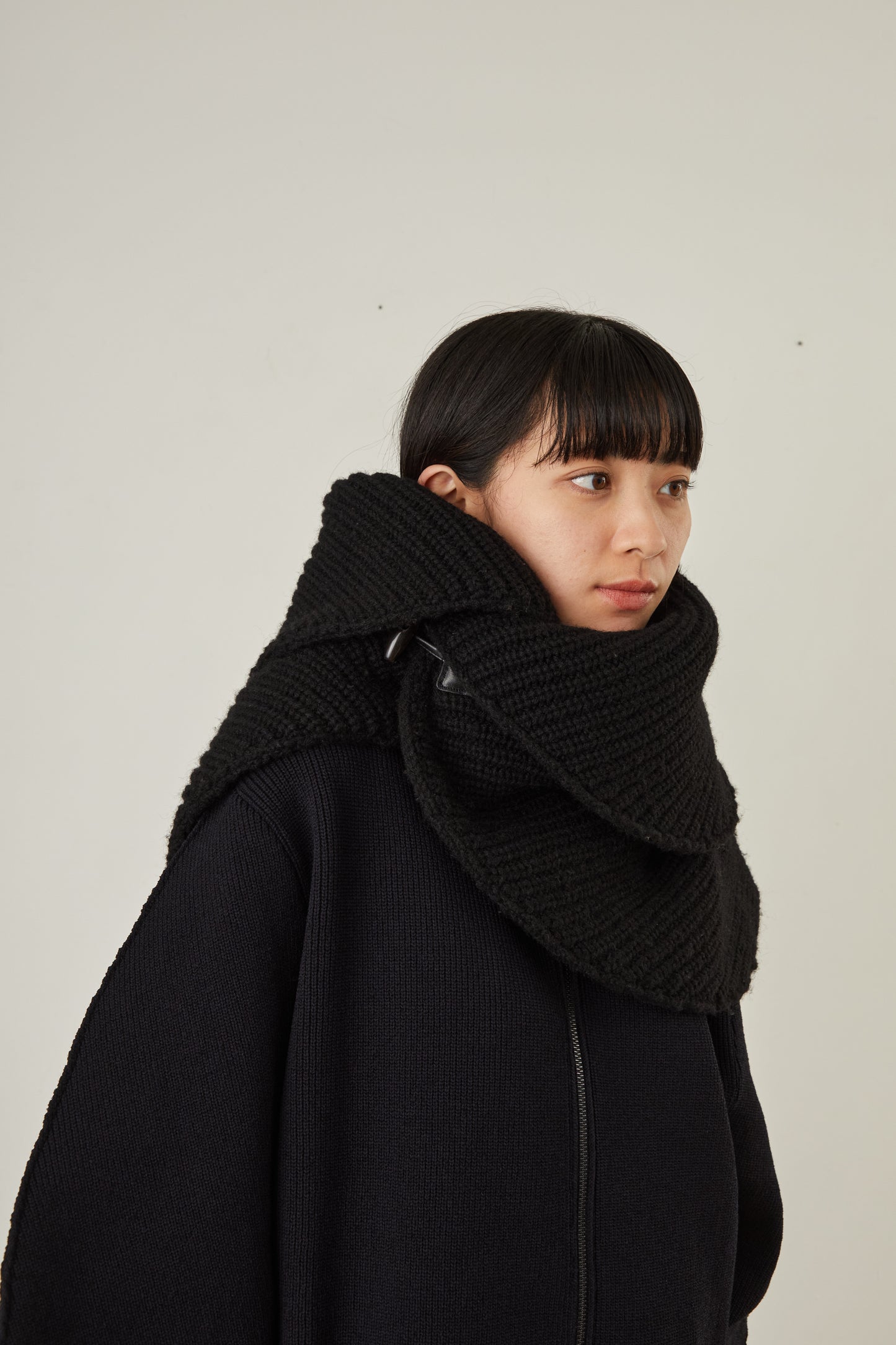 i'm here : " Crepe " KNIT SNOOD :