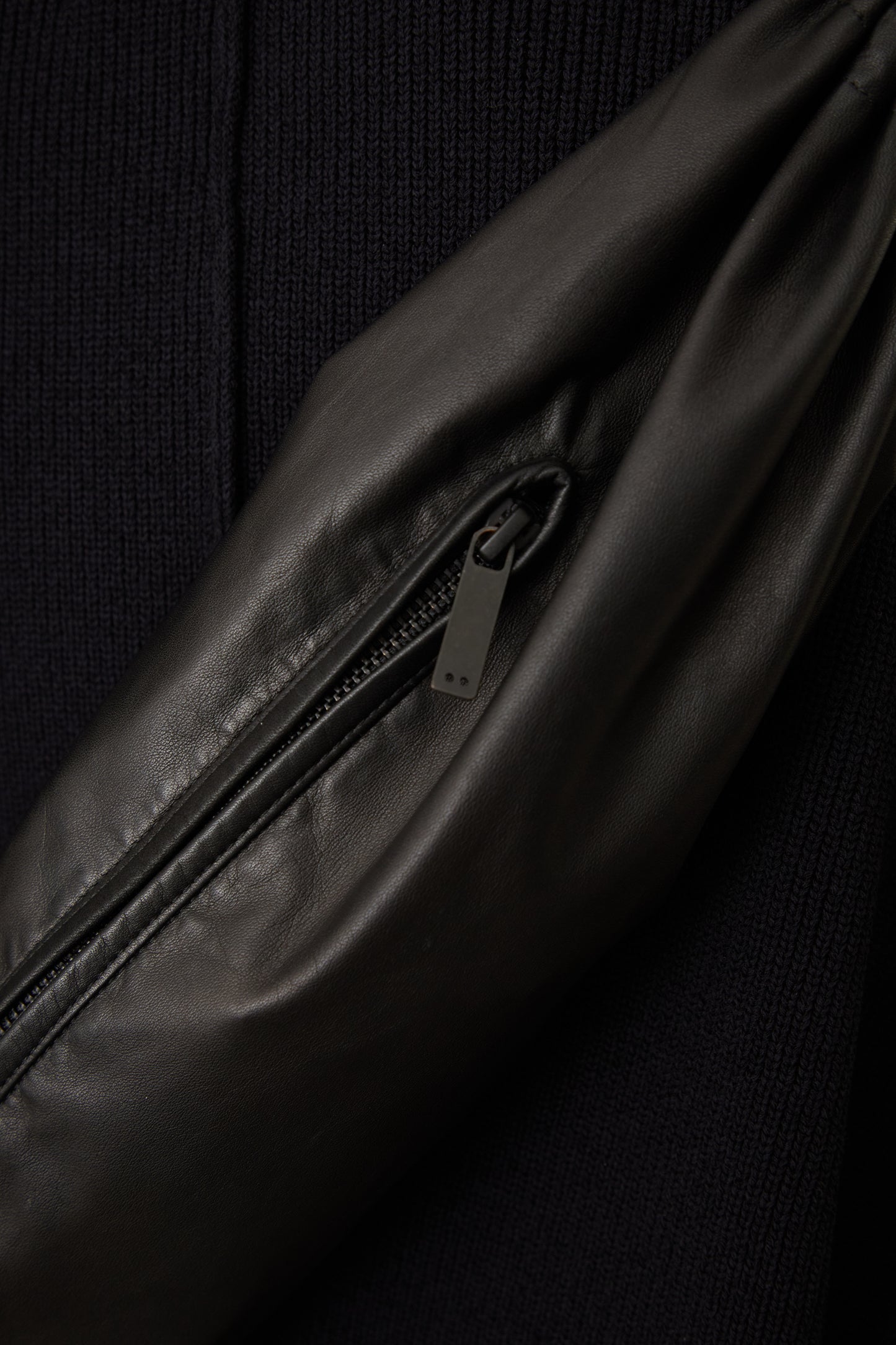 i'm here : " TUBE " LEATHER BAG :