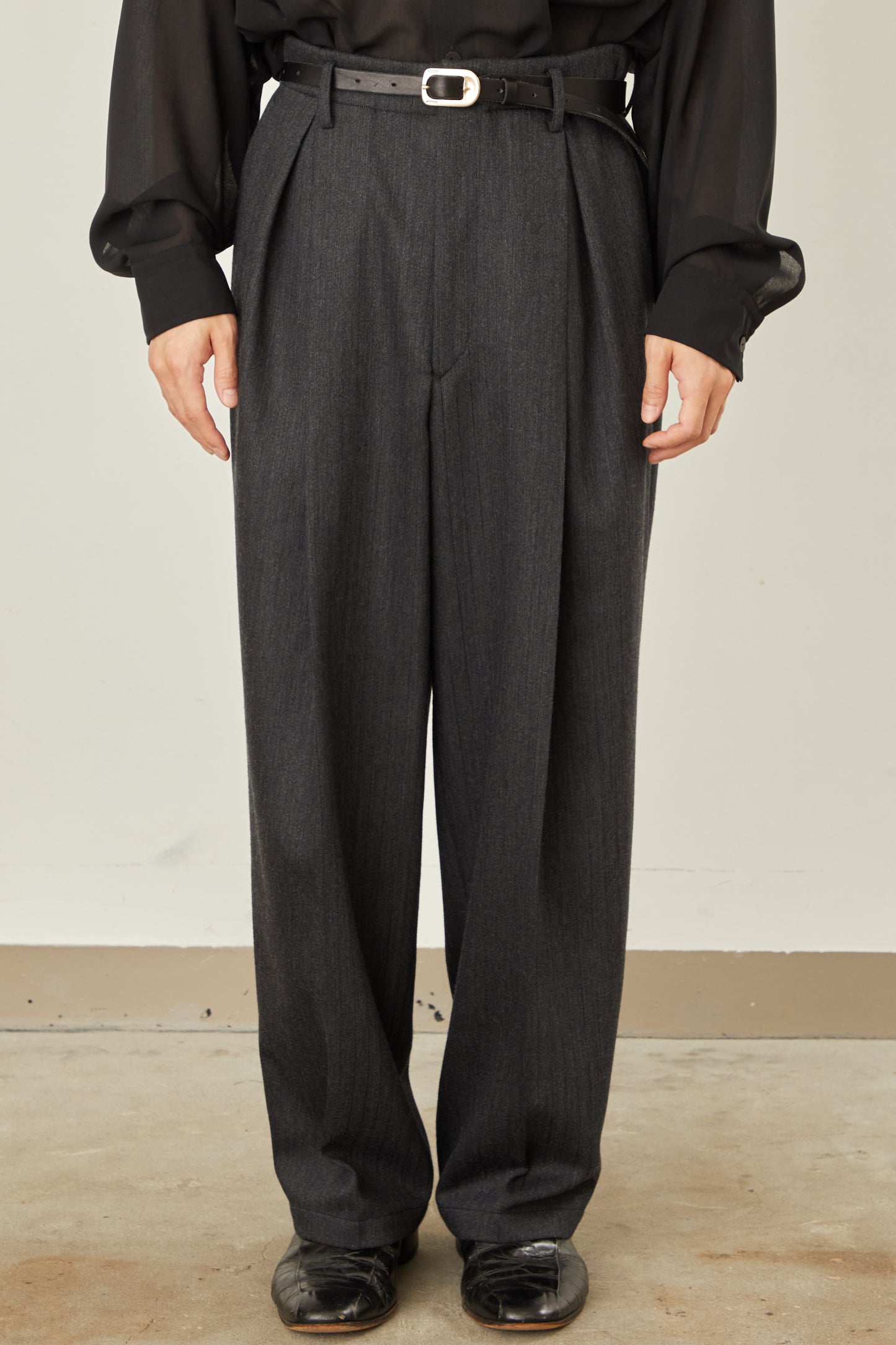 i'm here : " ONE " TUCK : VENETIAN PANTS