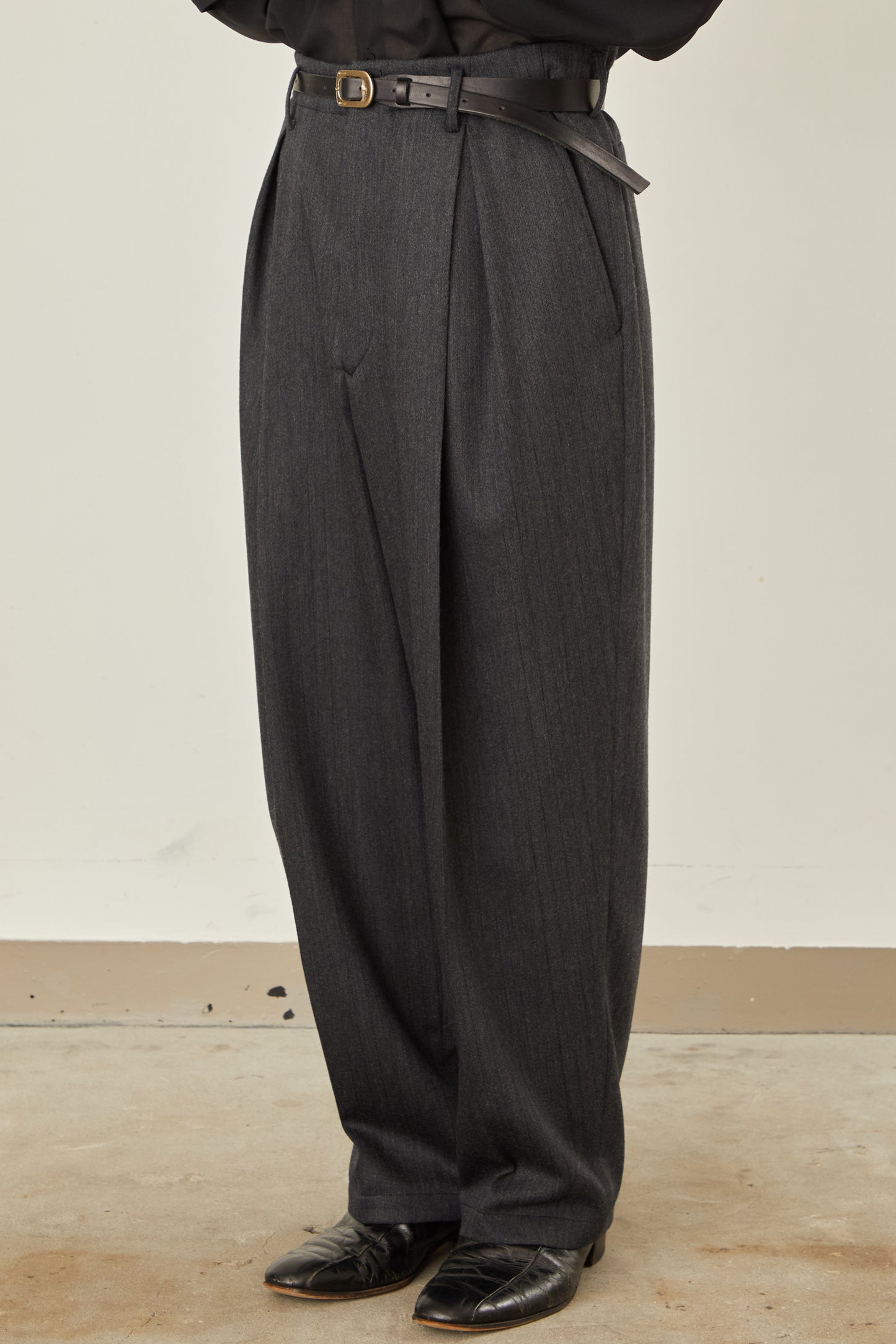 i'm here : " ONE " TUCK : VENETIAN PANTS