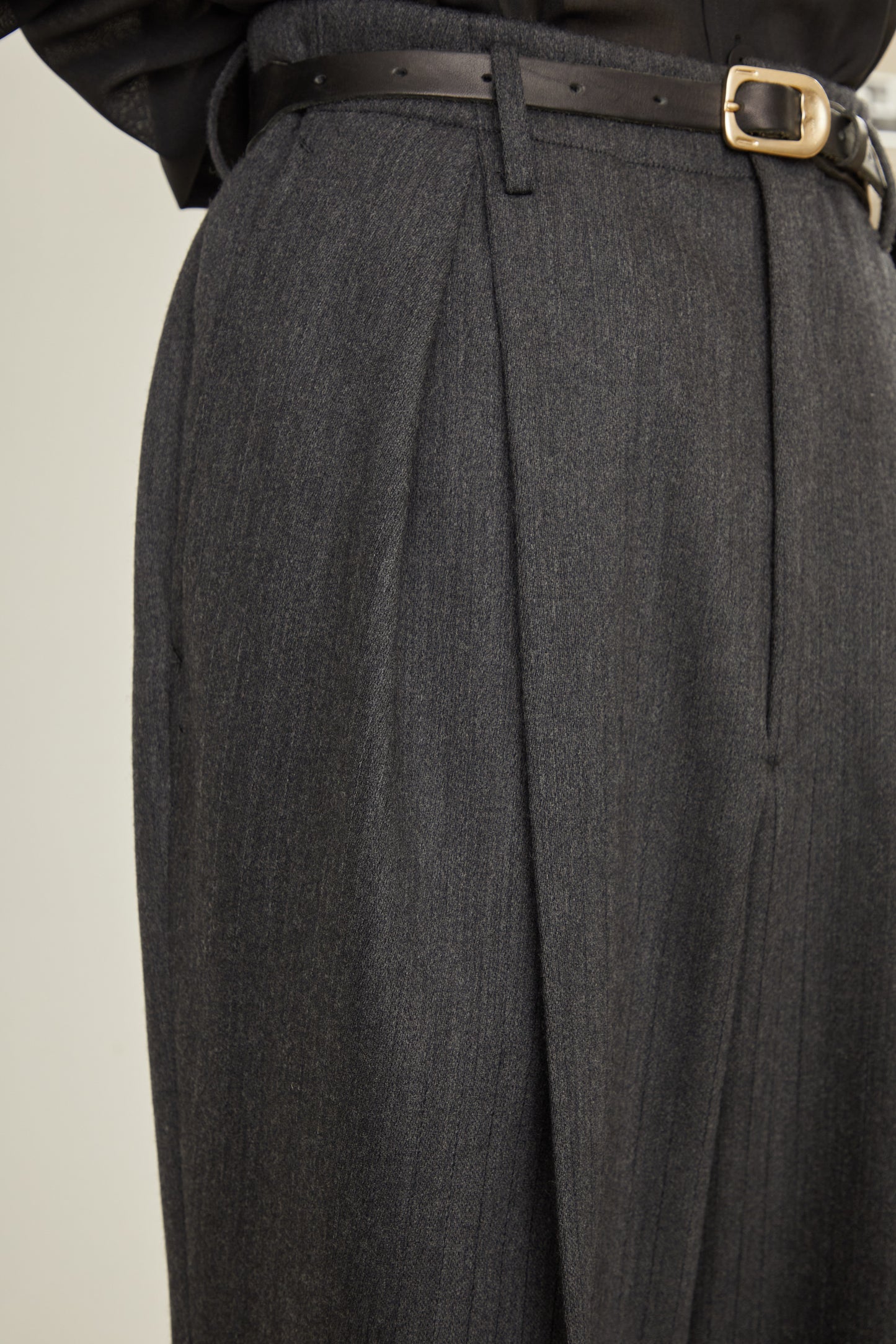 i'm here : " ONE " TUCK : VENETIAN PANTS