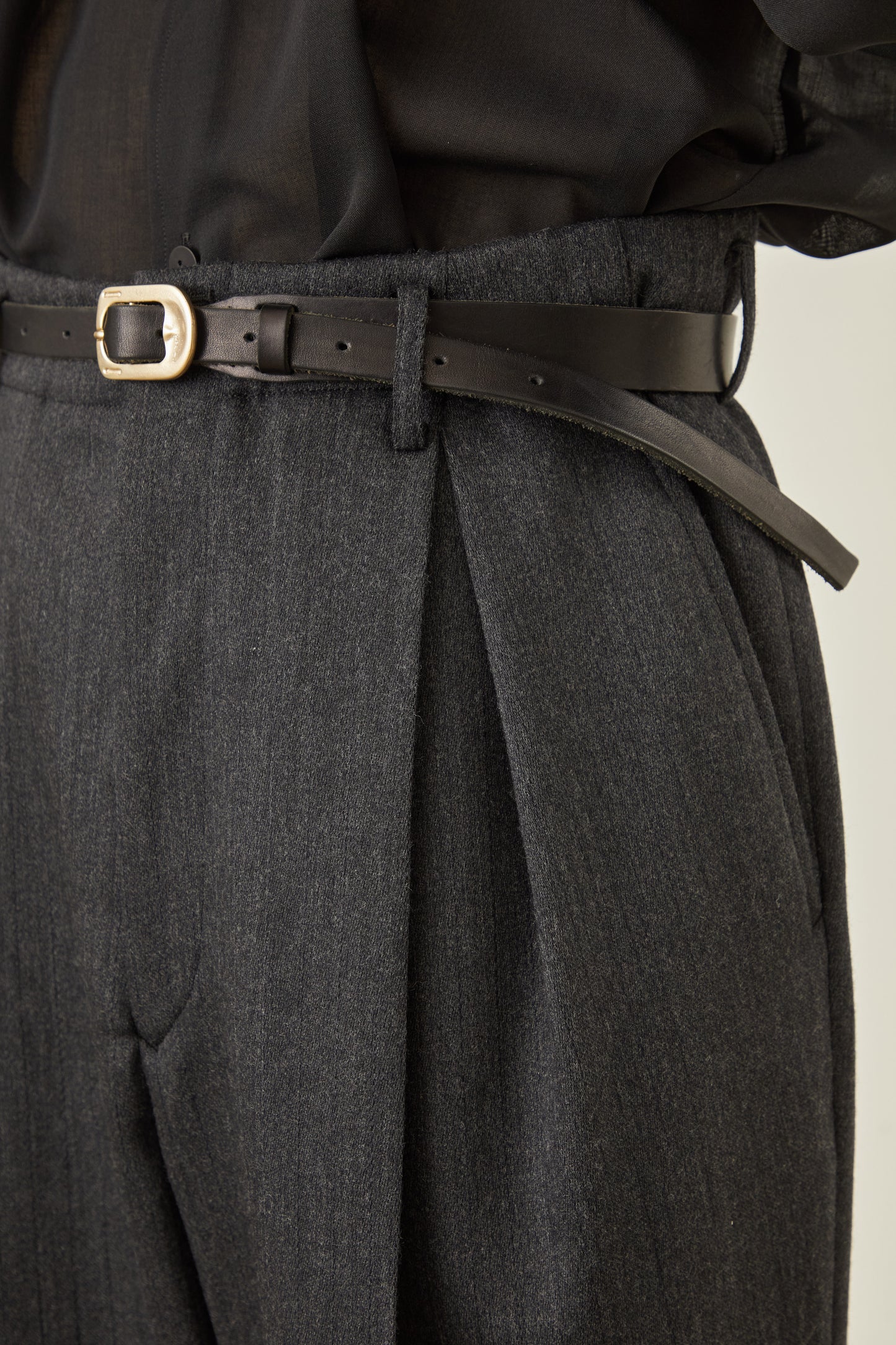i'm here : " ONE " TUCK : VENETIAN PANTS