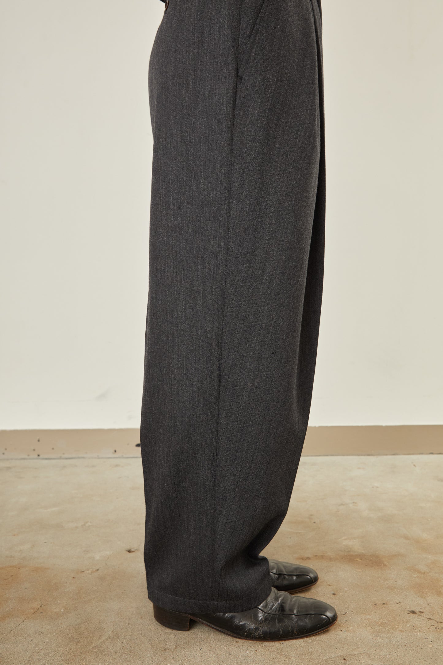 i'm here : " ONE " TUCK : VENETIAN PANTS