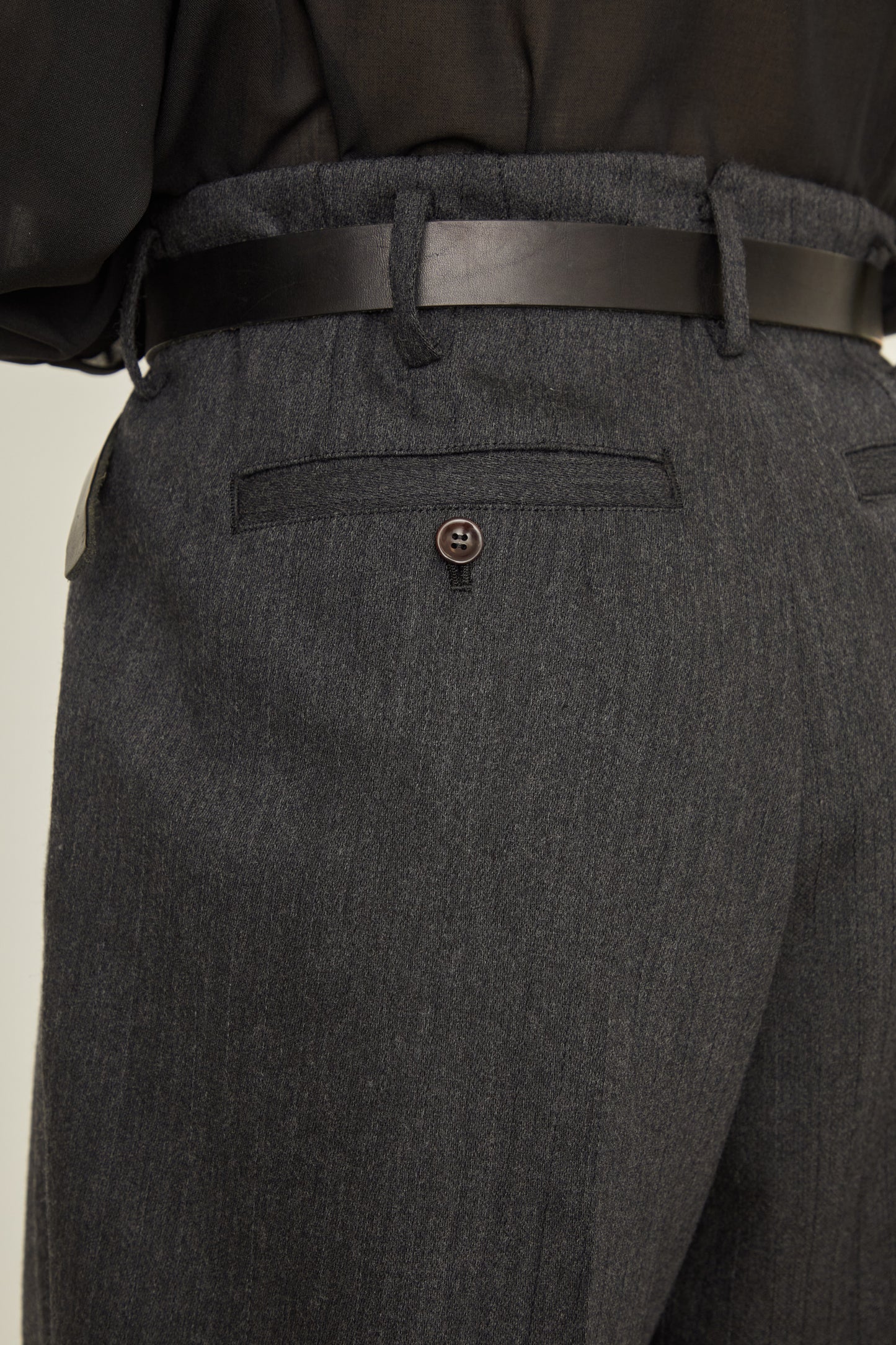 i'm here : " ONE " TUCK : VENETIAN PANTS