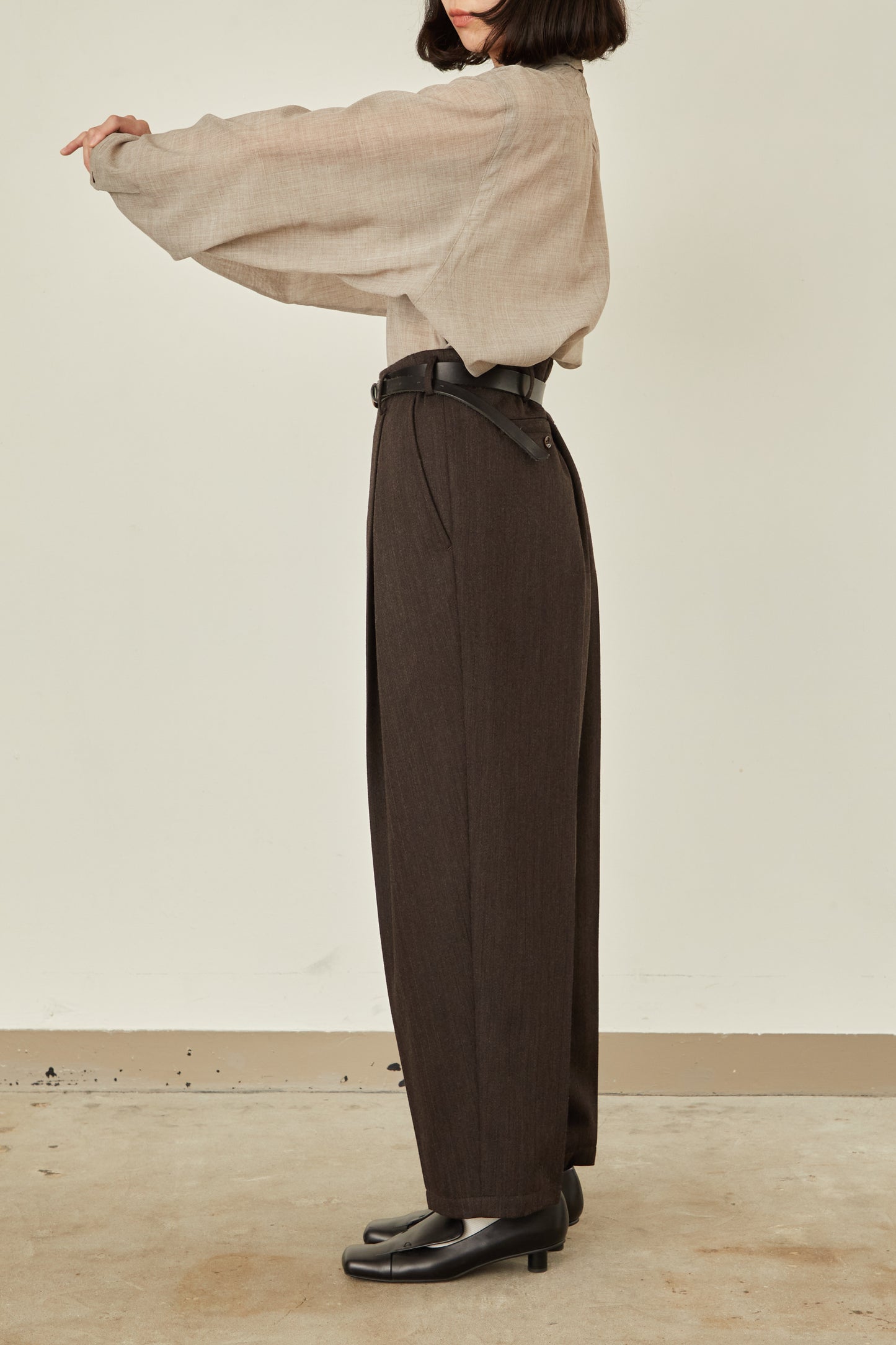 i'm here : " ONE " TUCK : VENETIAN PANTS