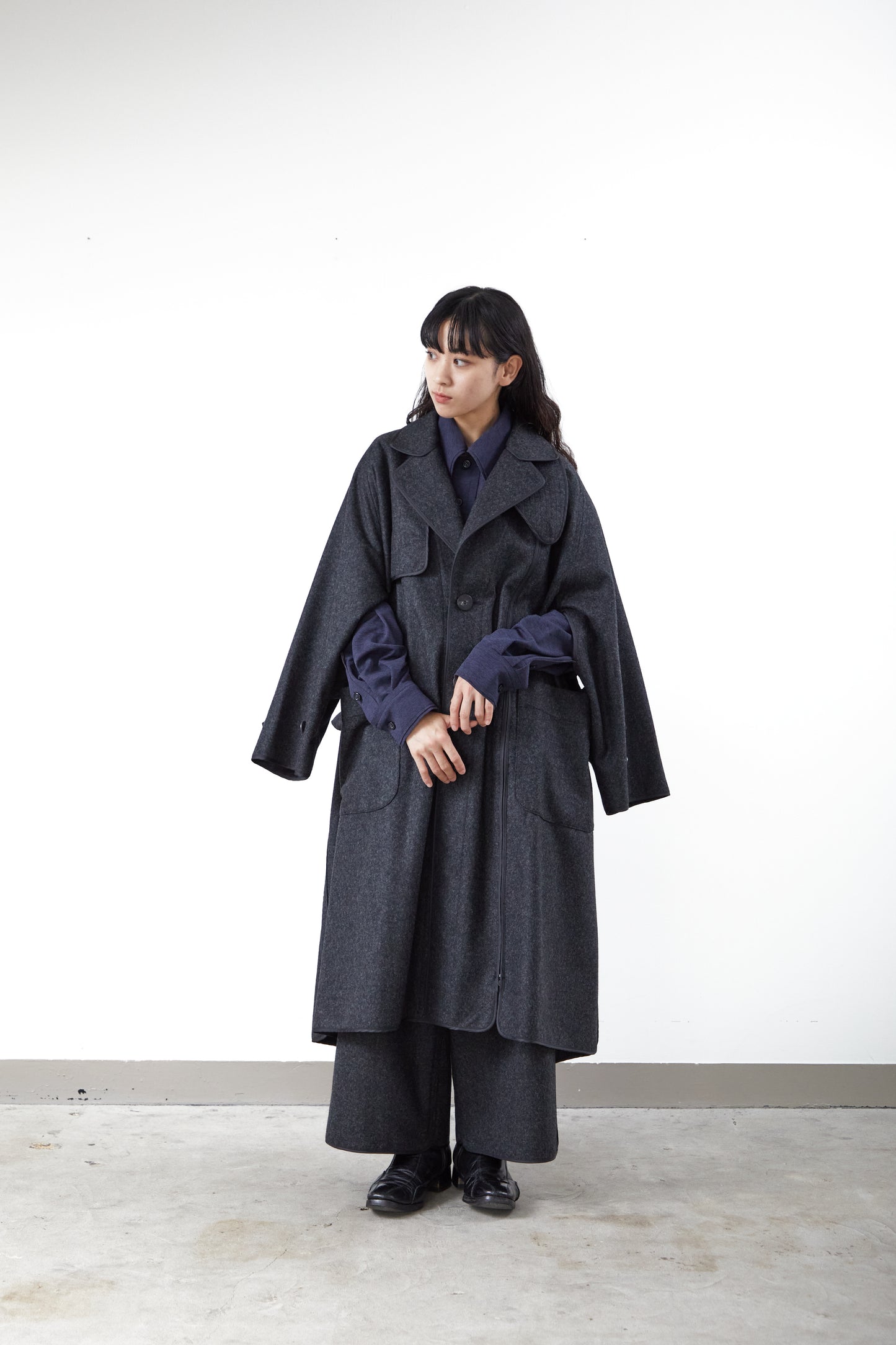 with PIPING : LIGHT MELTON COAT